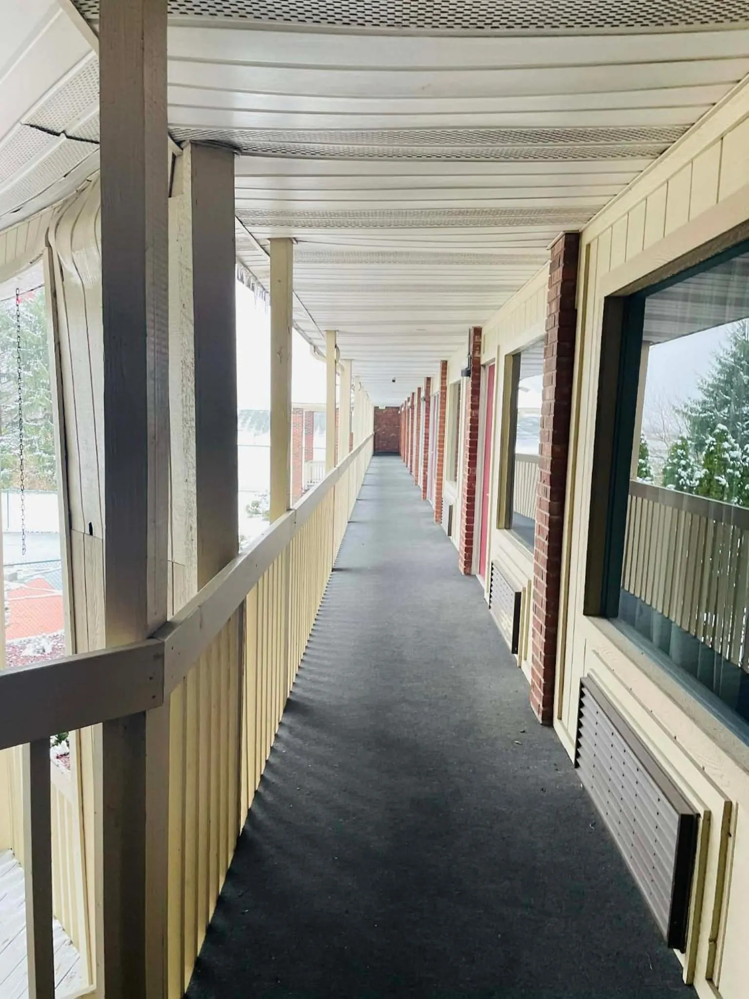 Travelodge by Wyndham Sellersburg