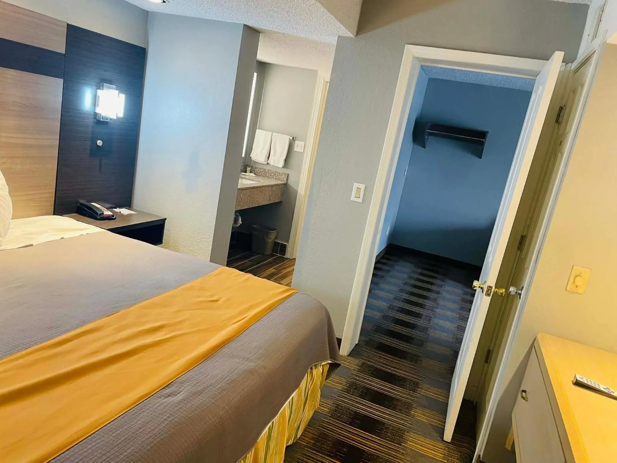 Bed in Travelodge by Wyndham Sellersburg