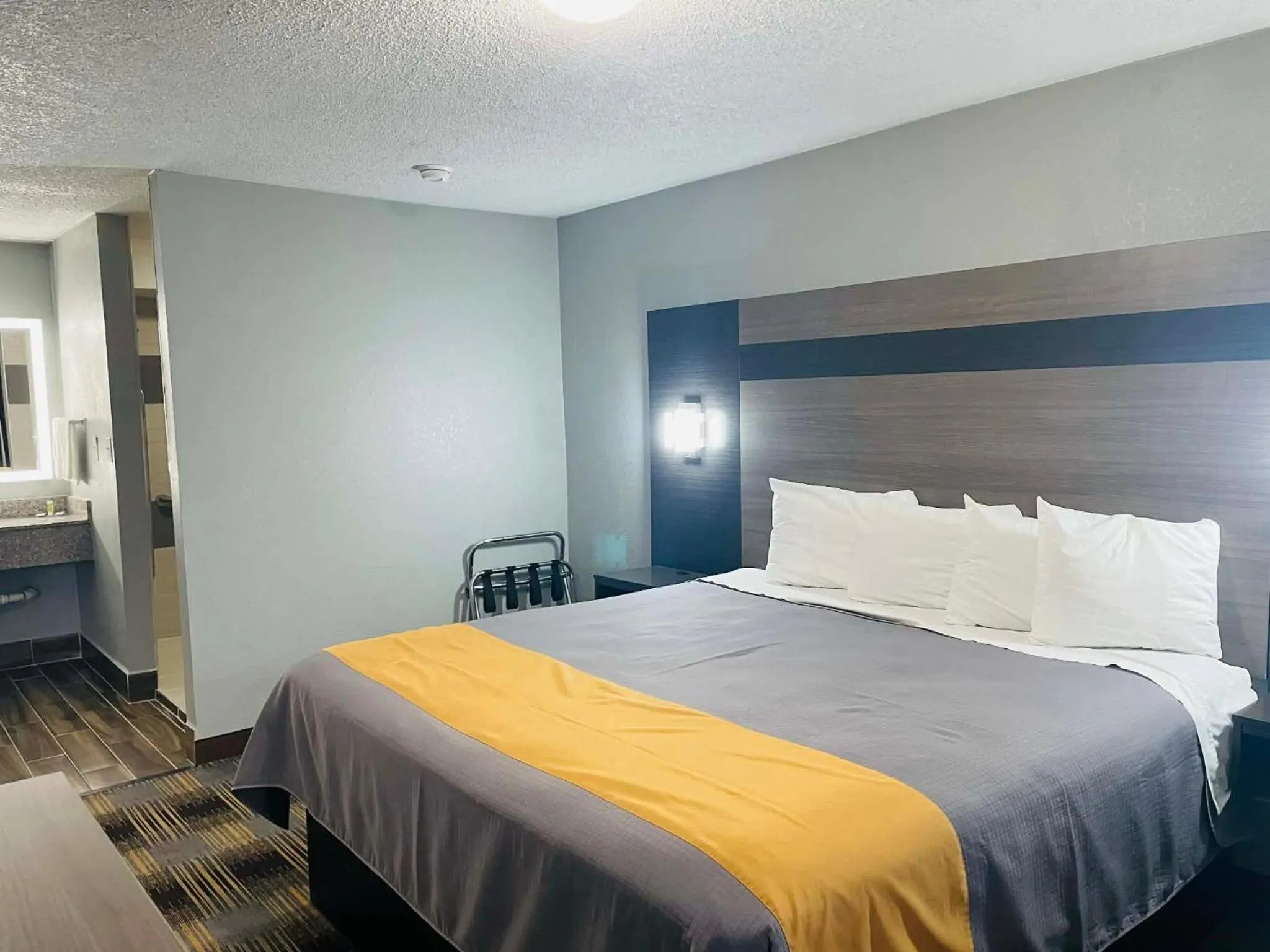 Bed in Travelodge by Wyndham Sellersburg