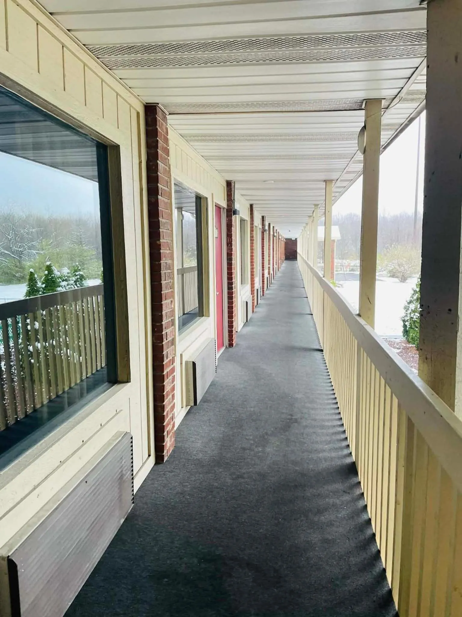 Travelodge by Wyndham Sellersburg