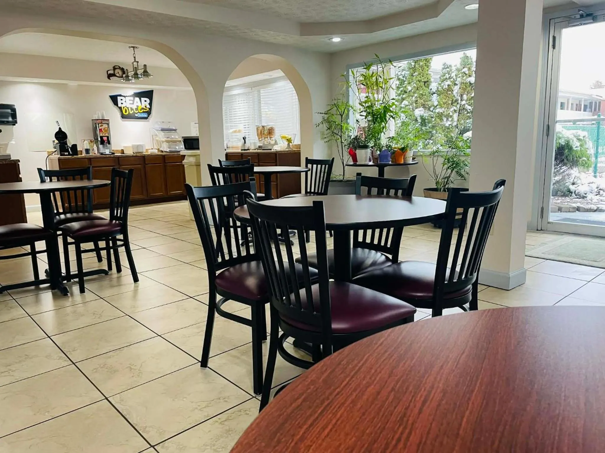 Dining area in Travelodge by Wyndham Sellersburg