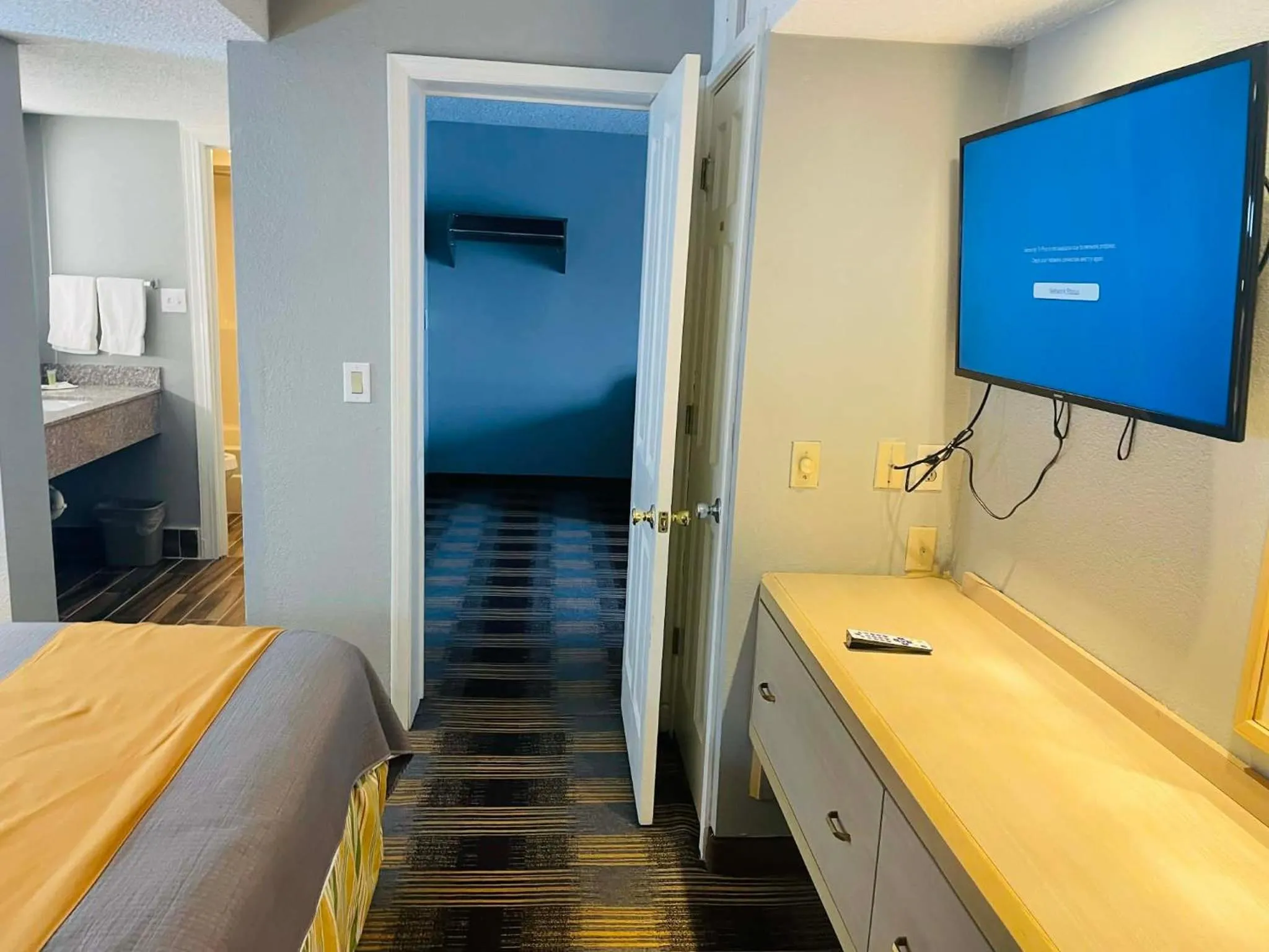 Bed in Travelodge by Wyndham Sellersburg