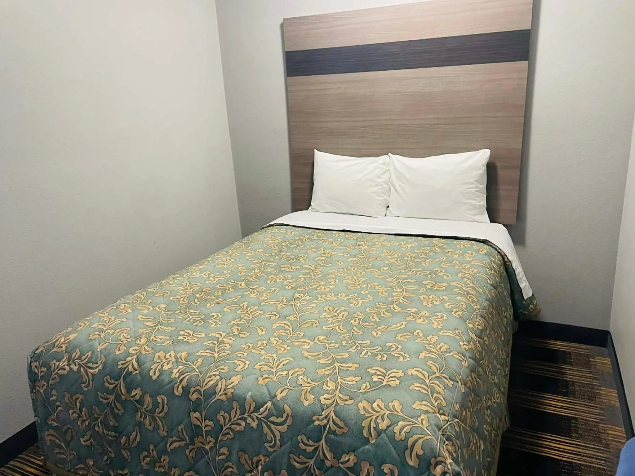 Bed in Travelodge by Wyndham Sellersburg