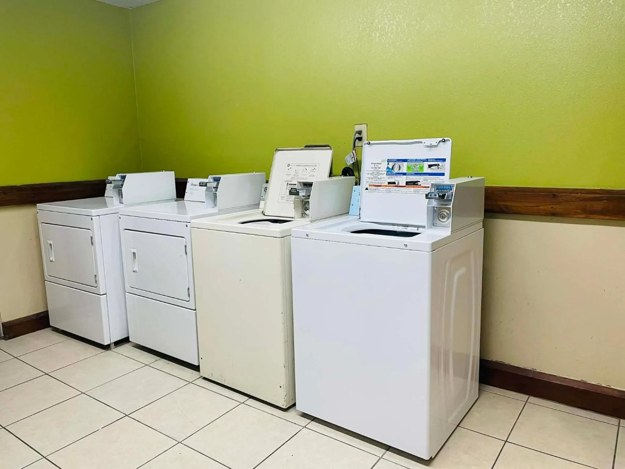 Travelodge by Wyndham Sellersburg