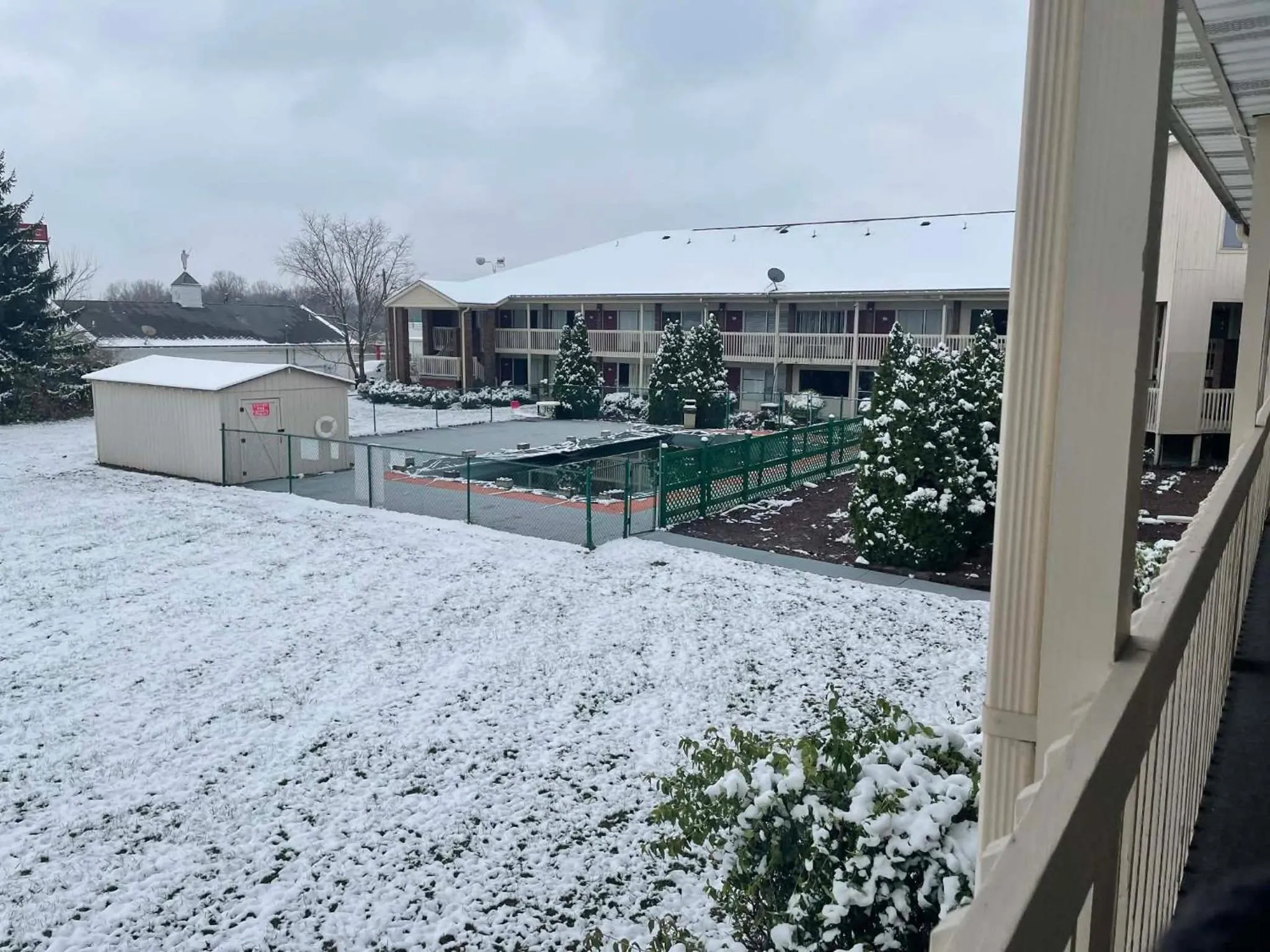 Travelodge by Wyndham Sellersburg