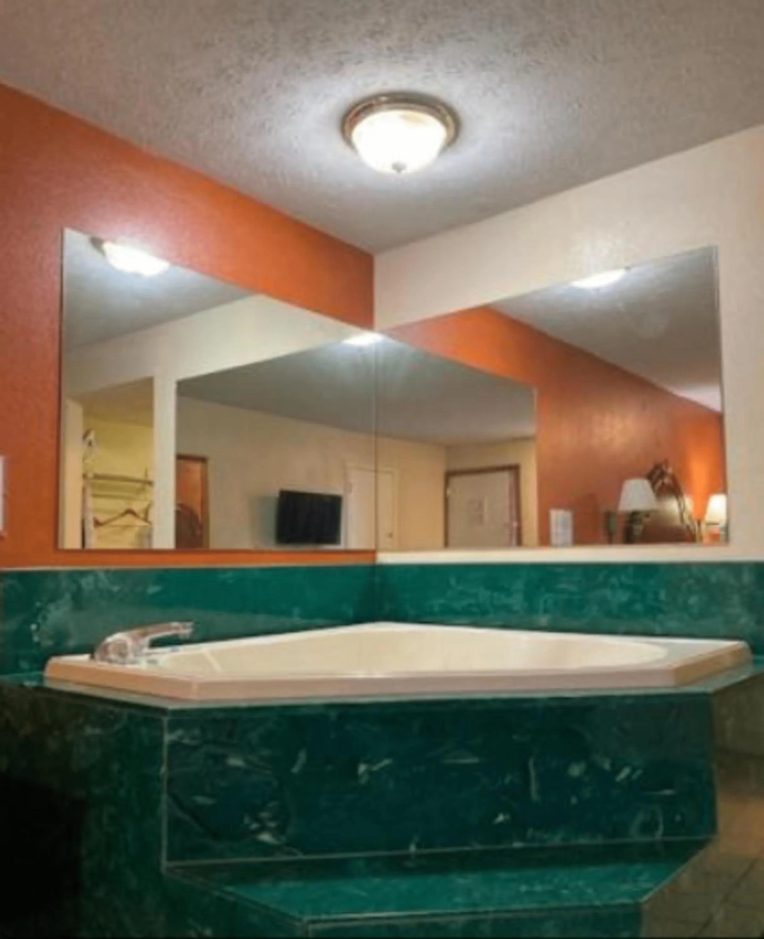 Bath in Travelodge by Wyndham Sellersburg