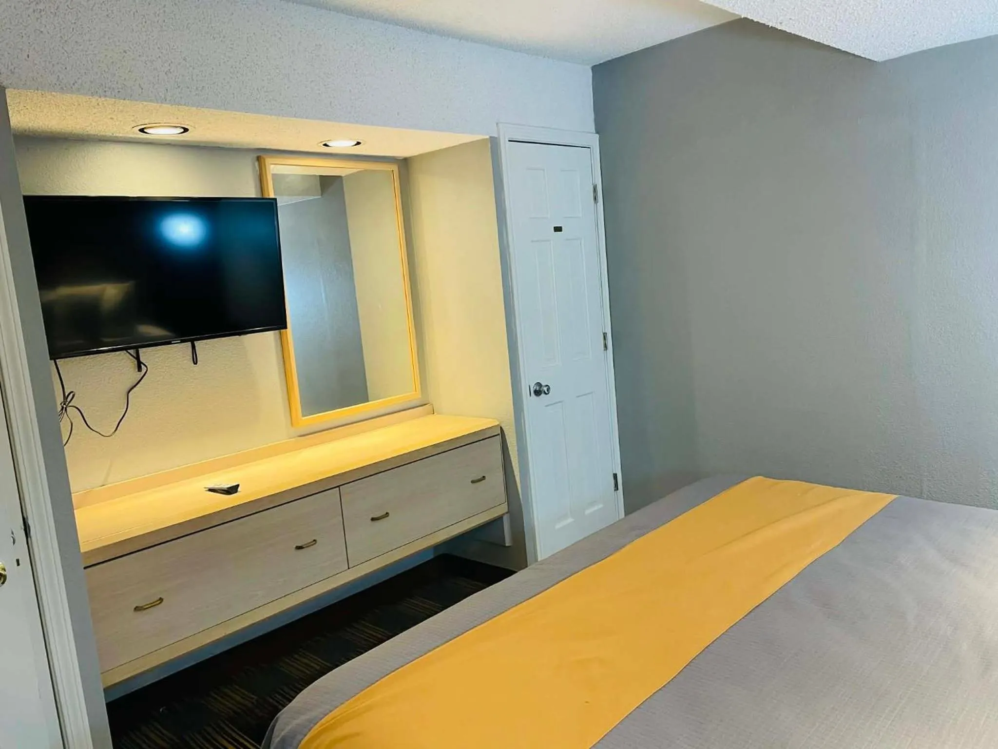 Bed in Travelodge by Wyndham Sellersburg