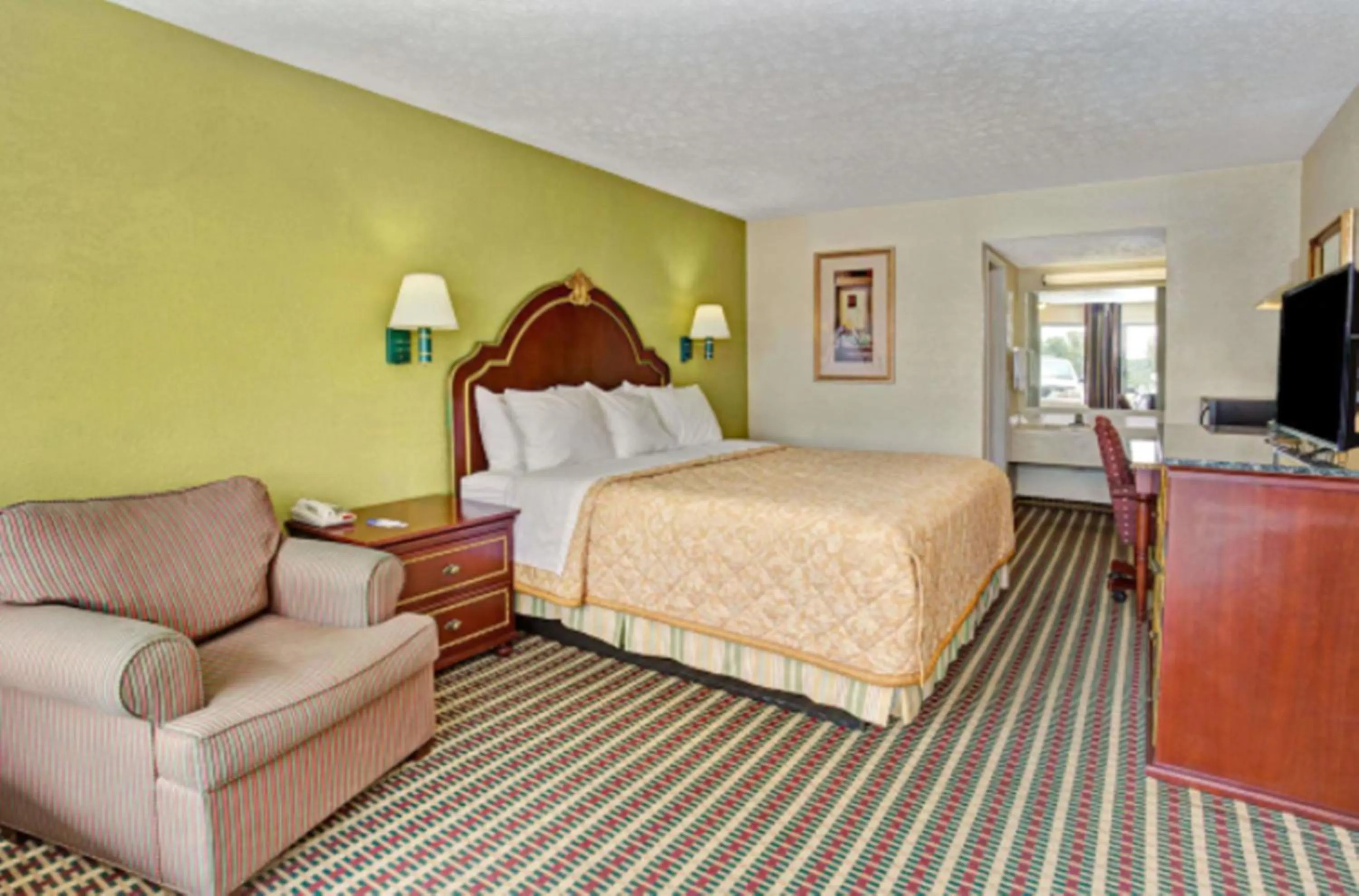 Photo of the whole room, Bed in Travelodge by Wyndham Sellersburg