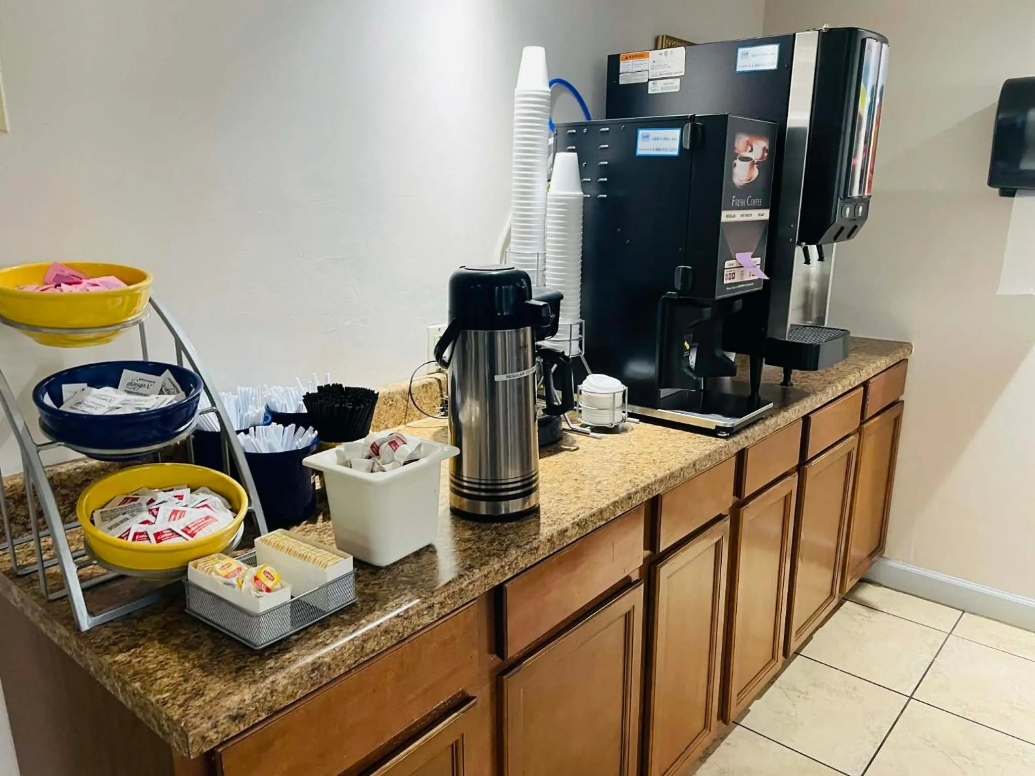 Coffee/tea facilities in Travelodge by Wyndham Sellersburg