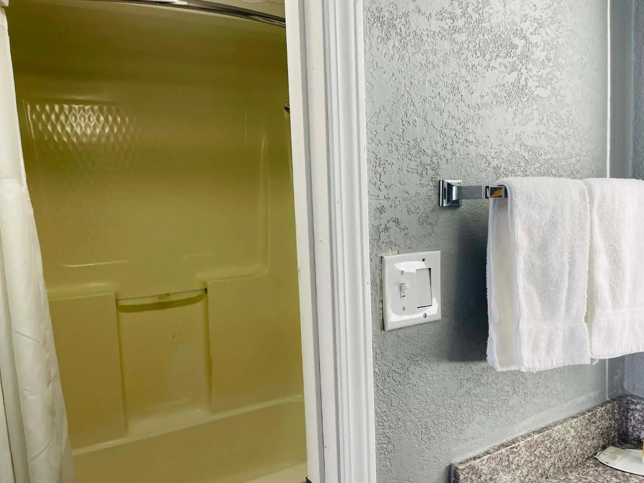 Travelodge by Wyndham Sellersburg