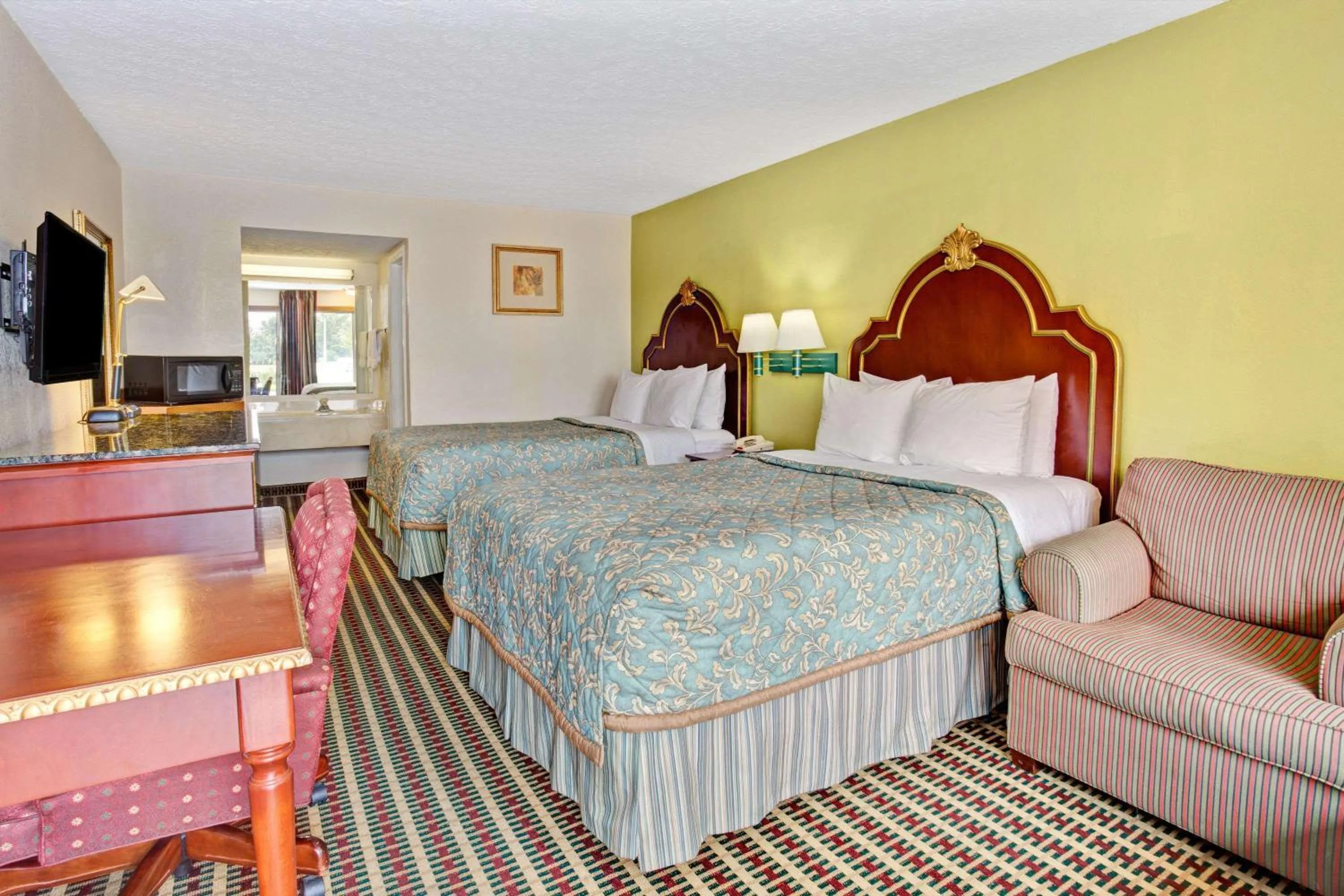 Photo of the whole room, Bed in Travelodge by Wyndham Sellersburg