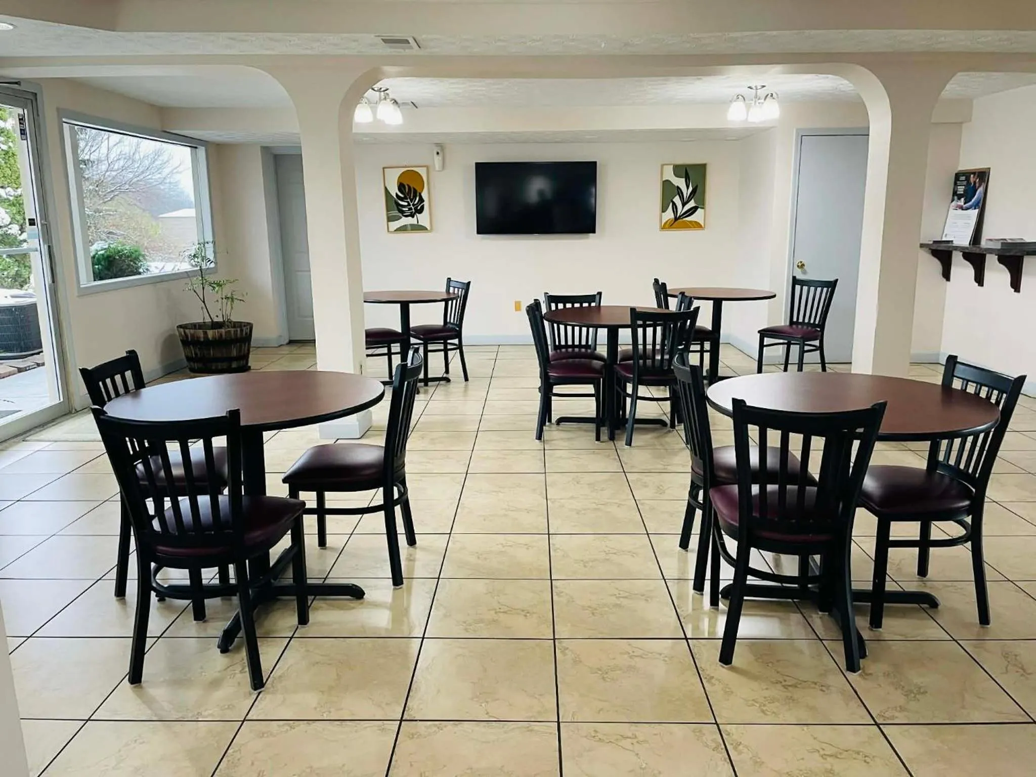 Seating area in Travelodge by Wyndham Sellersburg