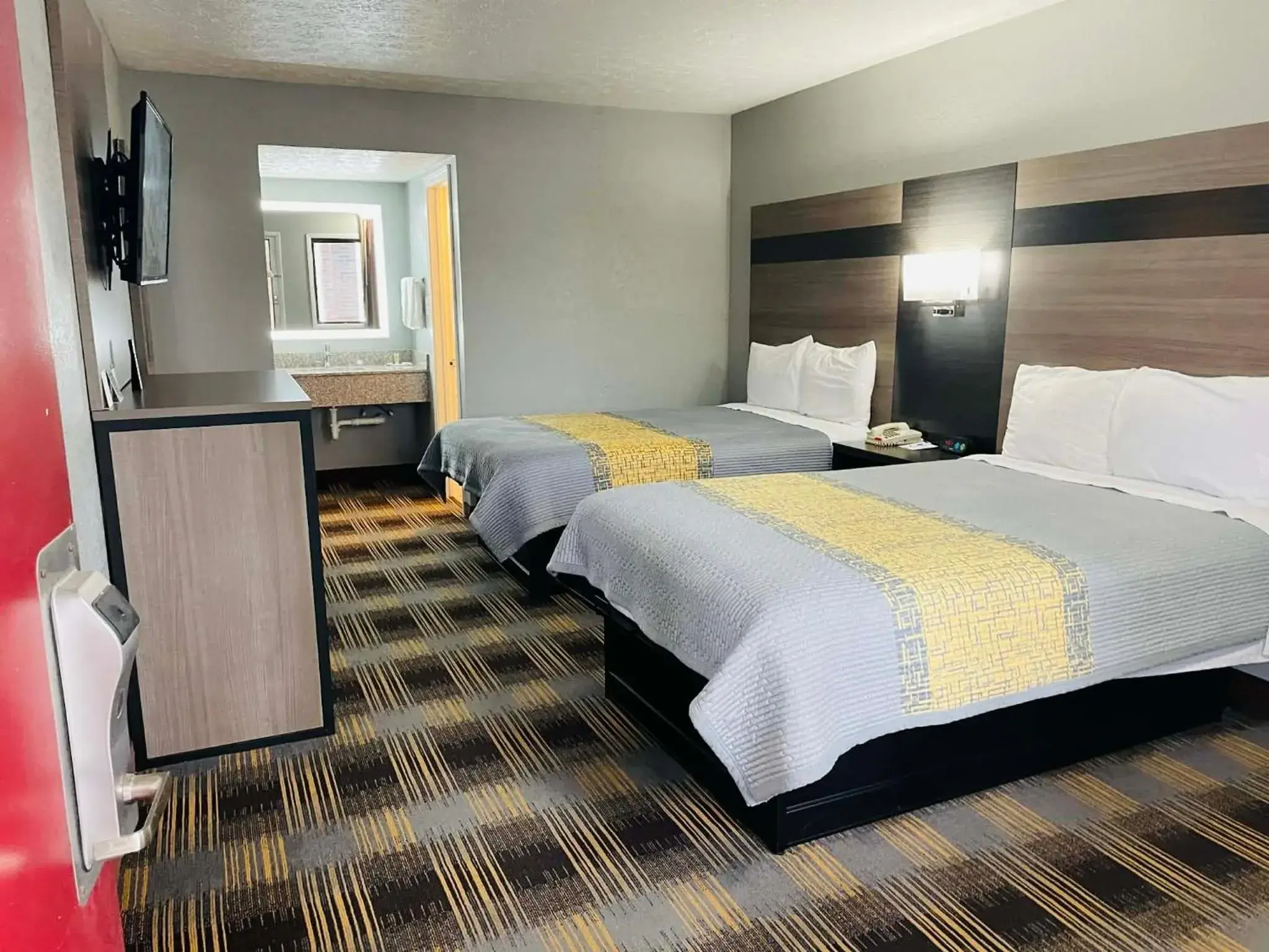 Queen Suite - Non-Smoking in Travelodge by Wyndham Sellersburg Queen Suite - Non-Smoking in Travelodge by Wyndham Sellersburg