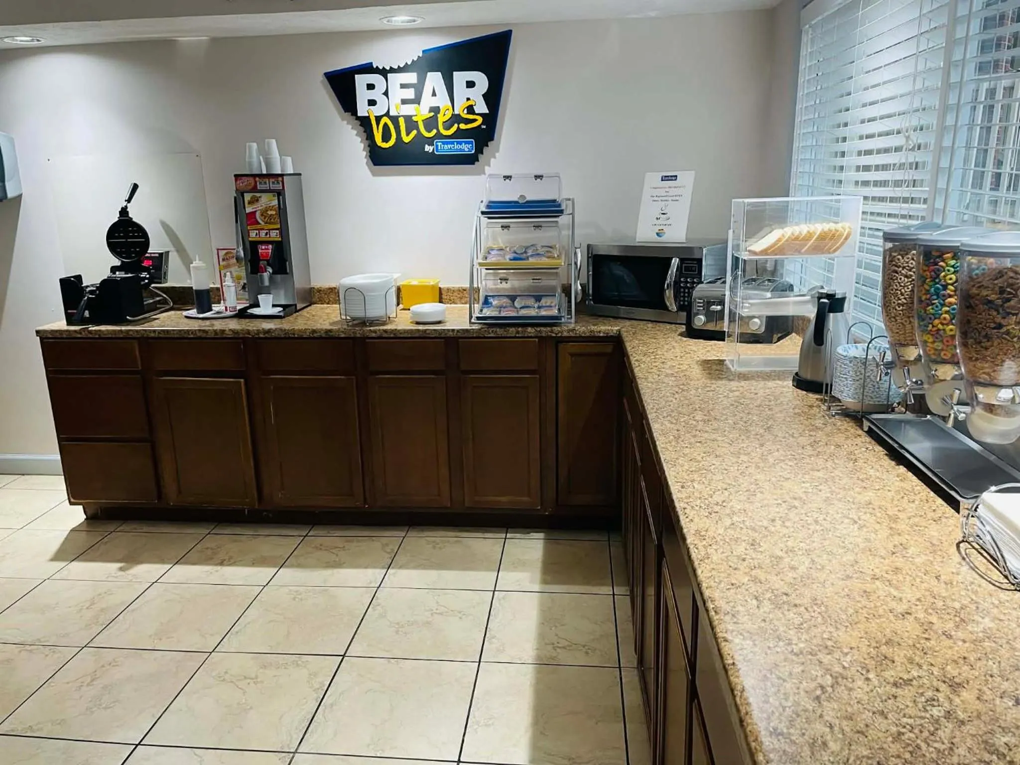 Coffee/tea facilities in Travelodge by Wyndham Sellersburg