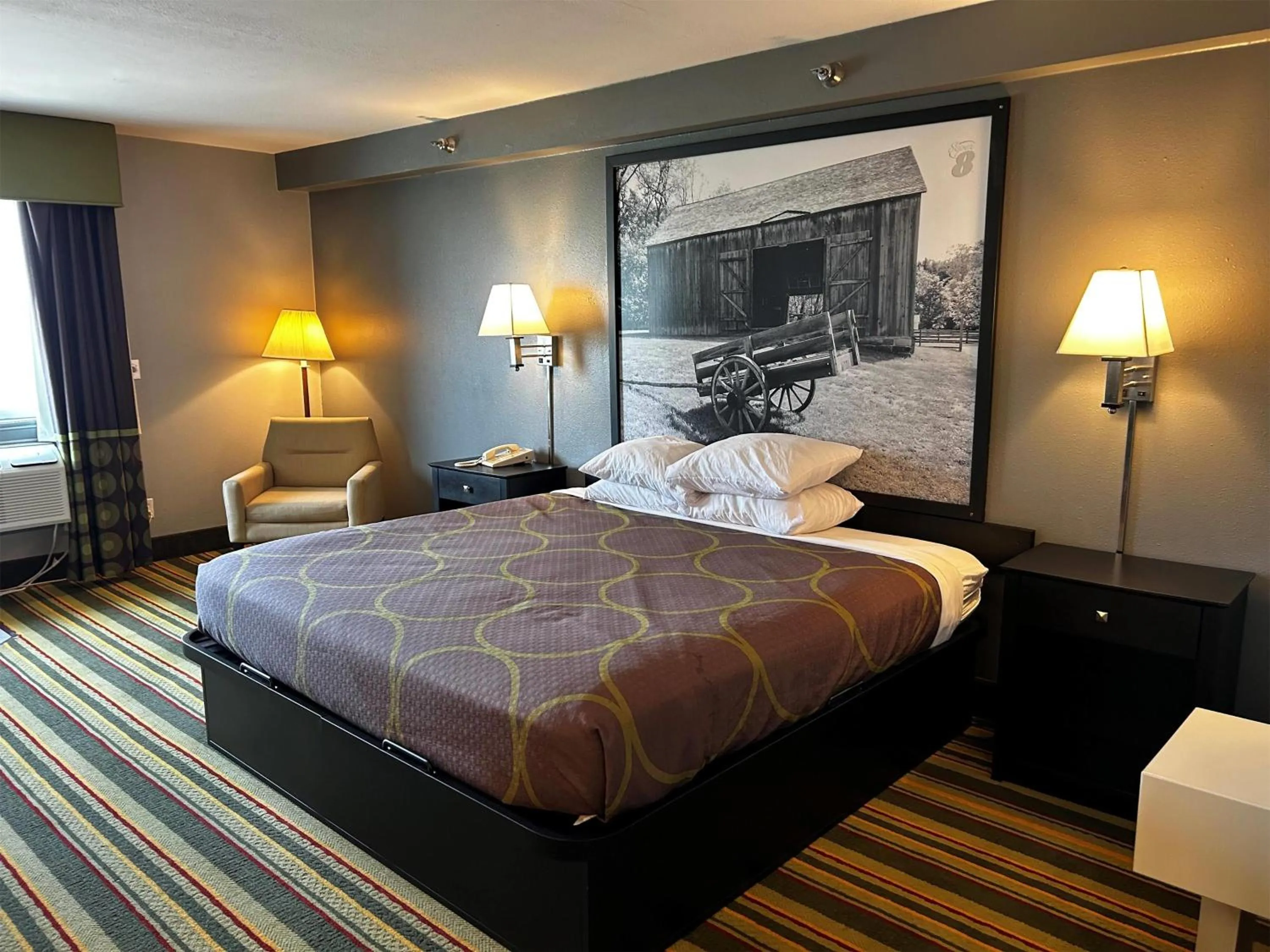 Photo of the whole room, Bed in Super 8 by Wyndham Mound City