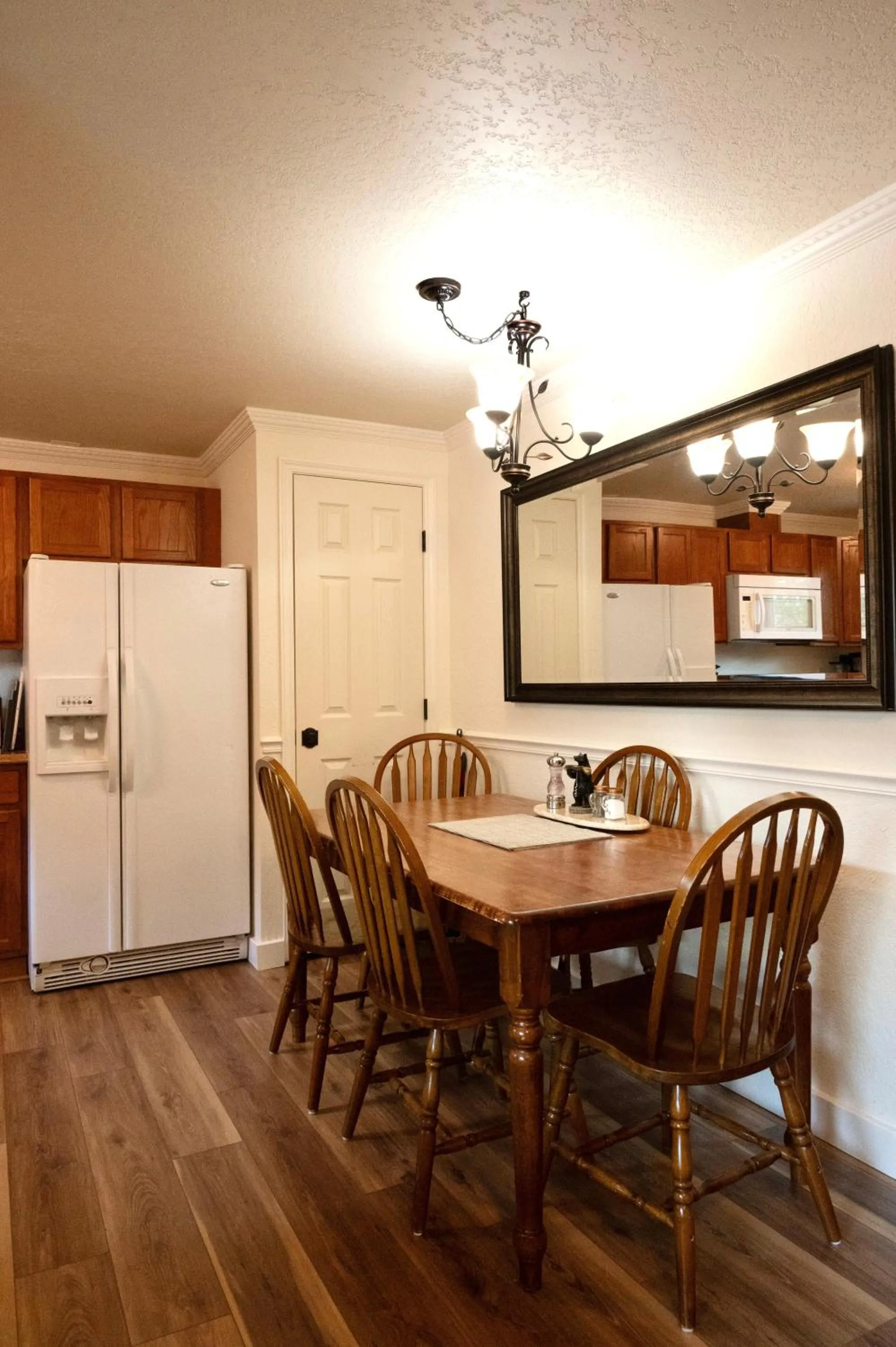 Dining area in Yellowstone Gateway Inn
