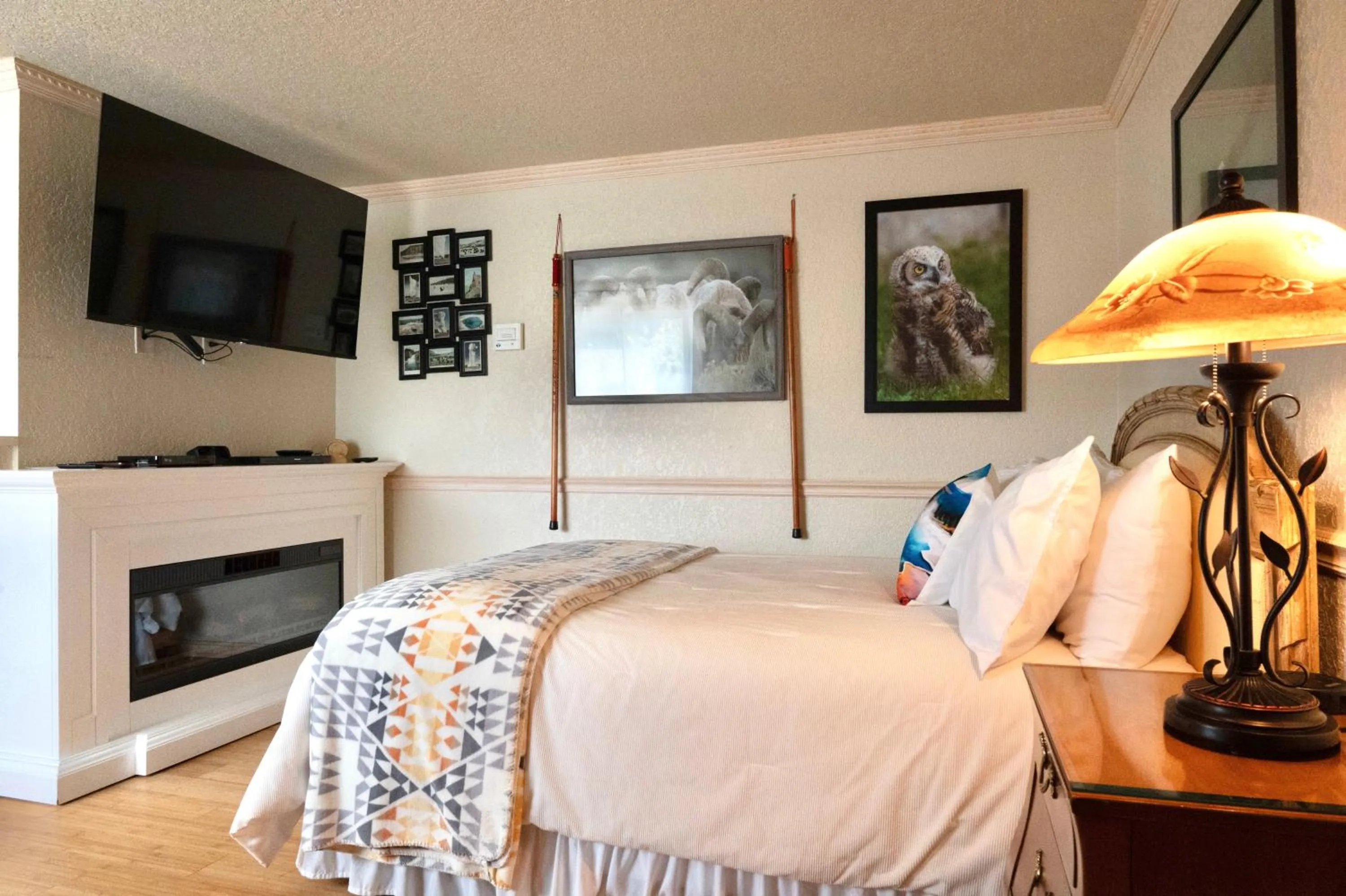 Bed in Yellowstone Gateway Inn