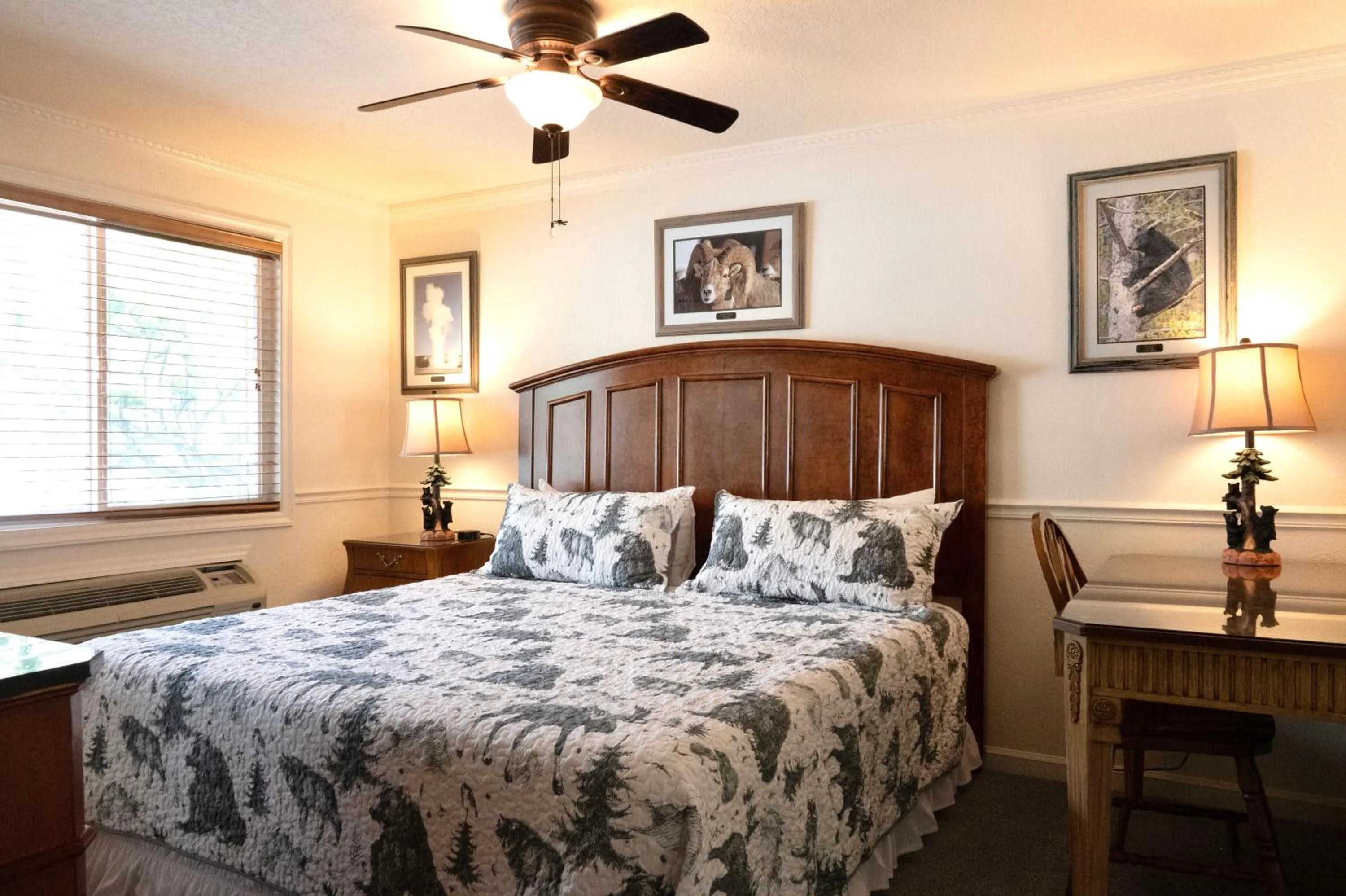 Bedroom, Bed in Yellowstone Gateway Inn