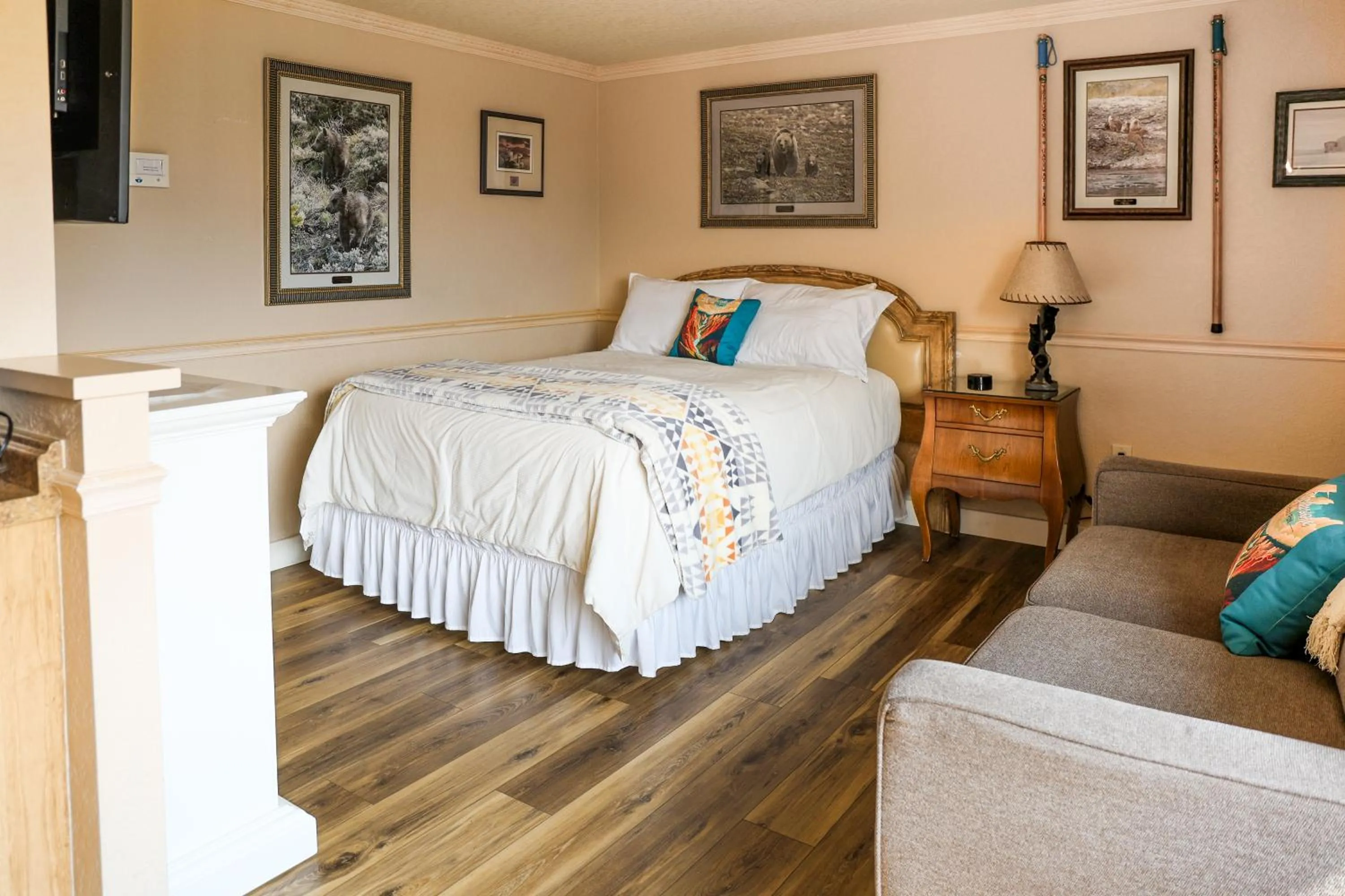 Bed in Yellowstone Gateway Inn