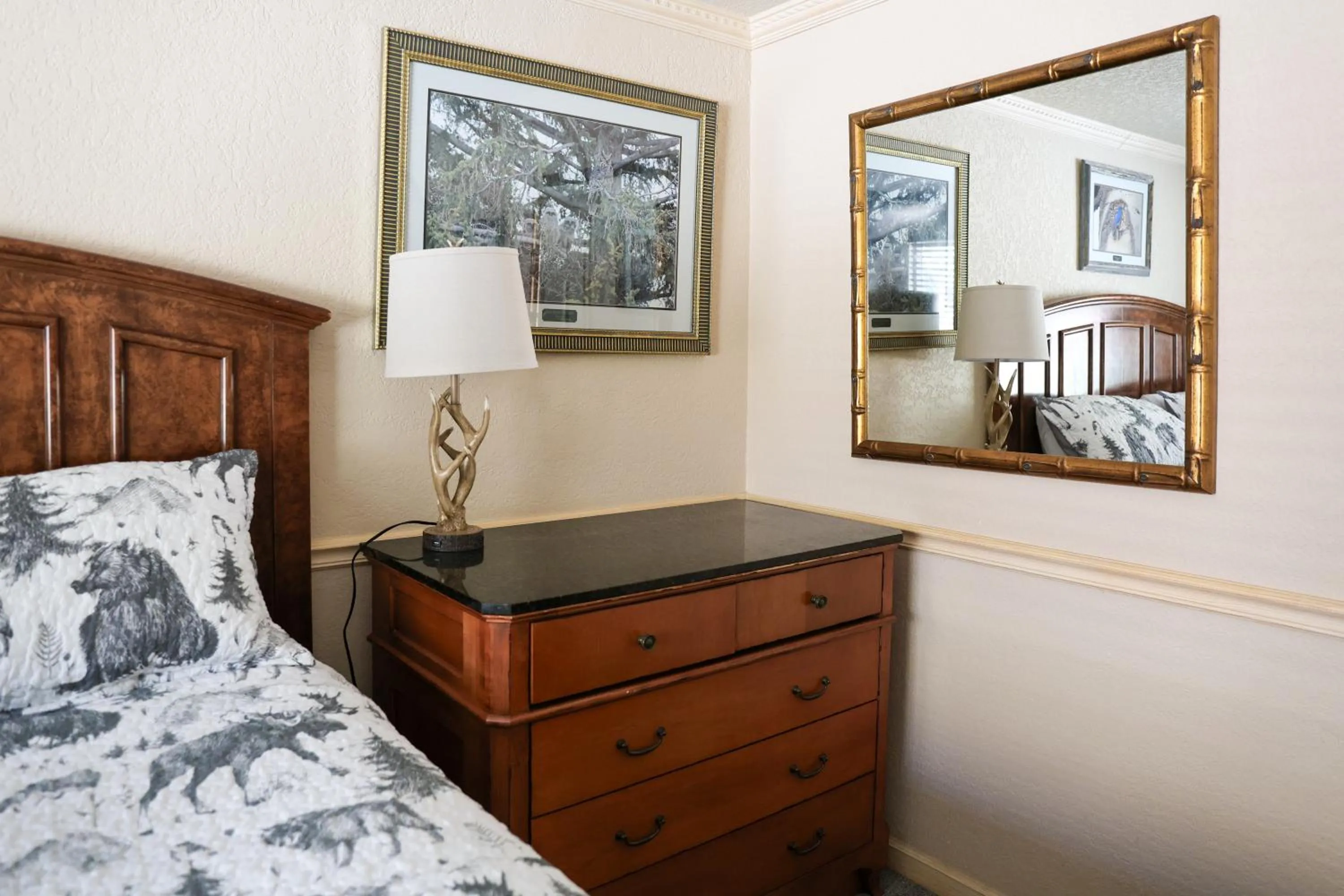 Bed in Yellowstone Gateway Inn