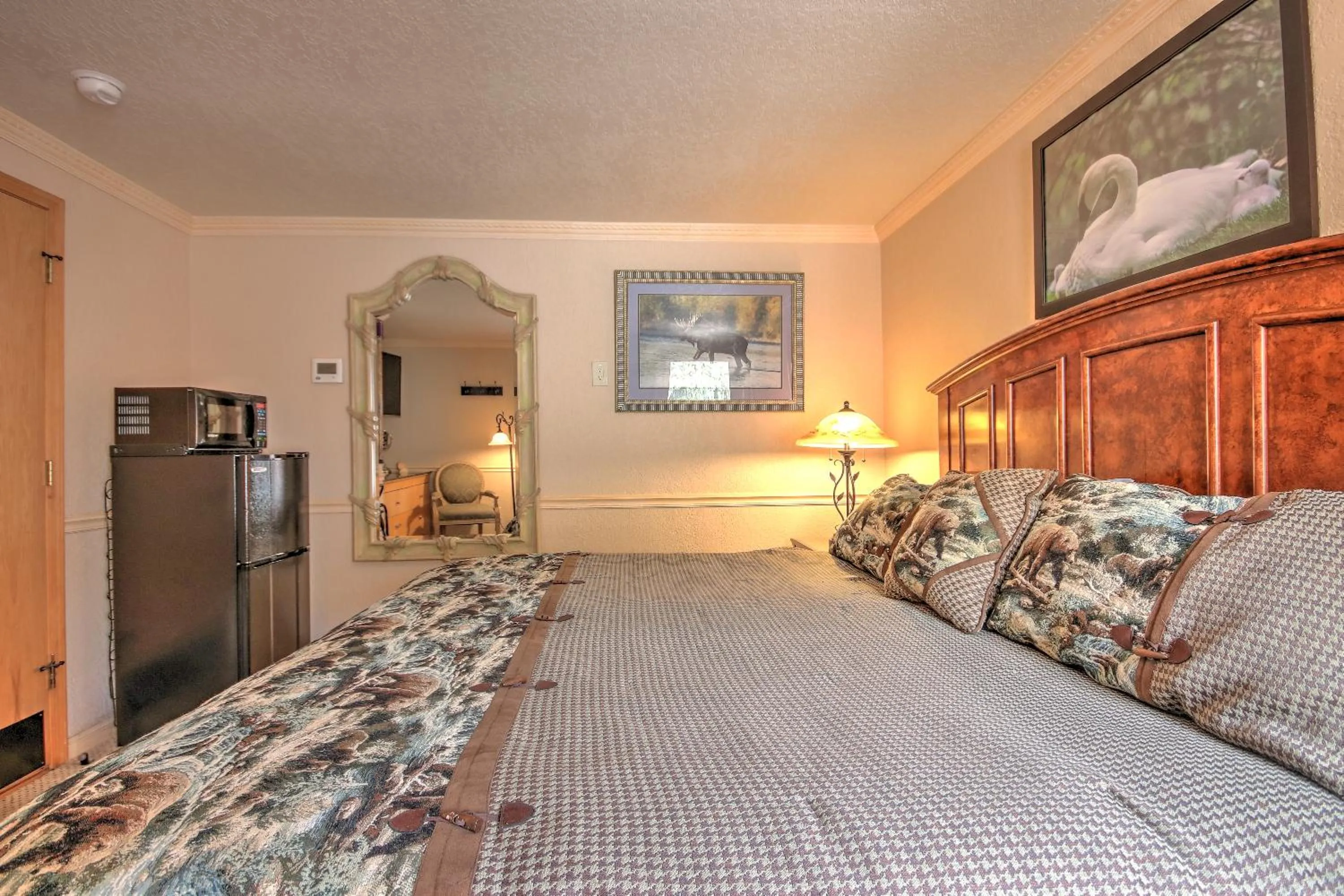 Bed in Yellowstone Gateway Inn