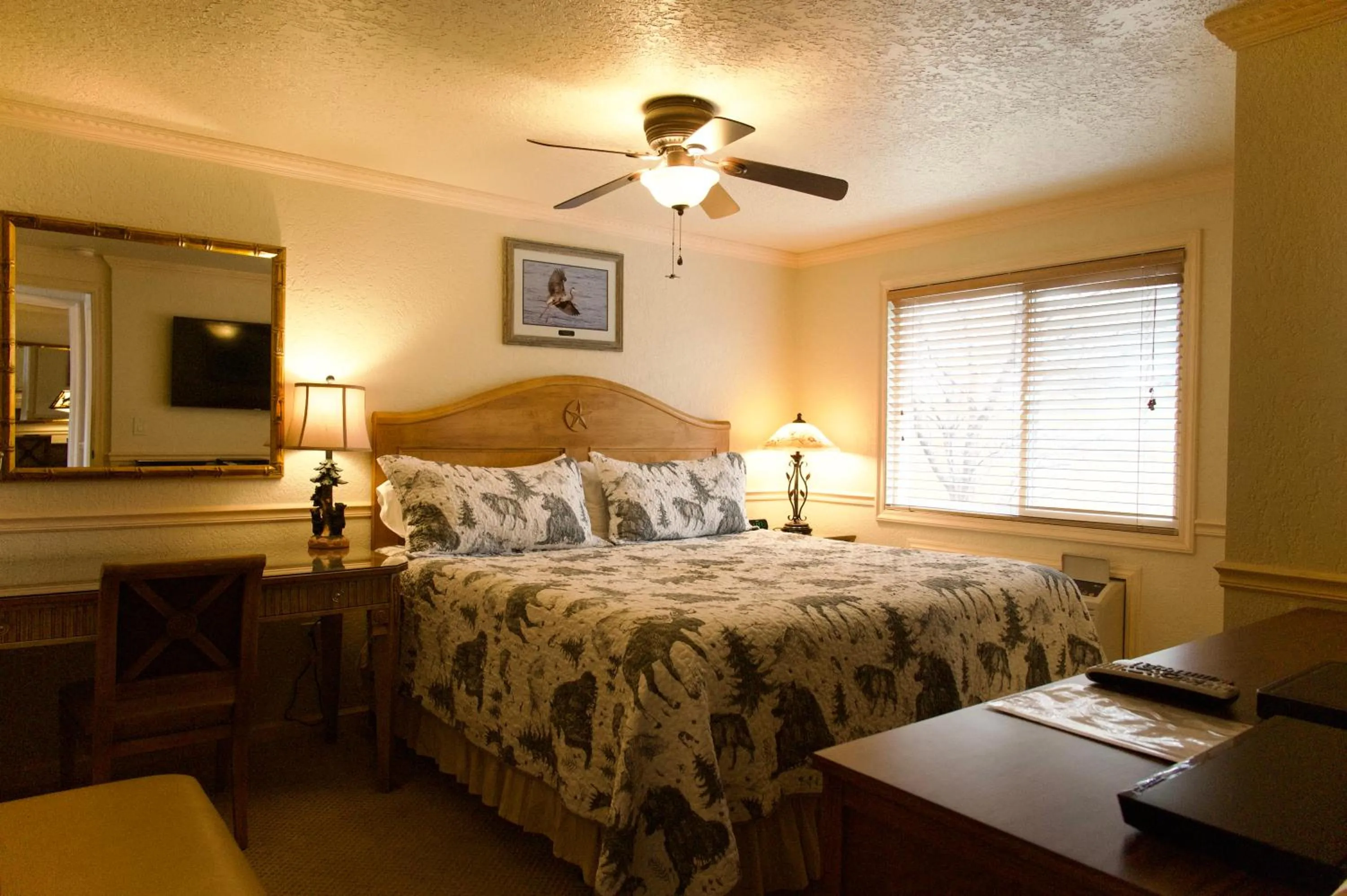 Bed in Yellowstone Gateway Inn