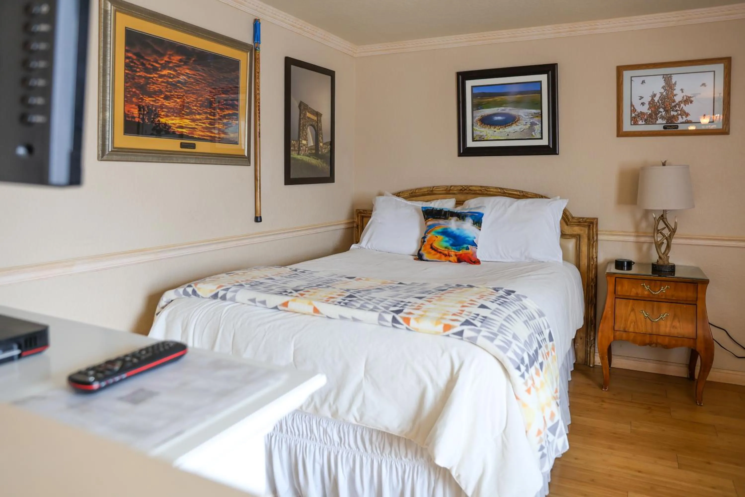 Bed in Yellowstone Gateway Inn