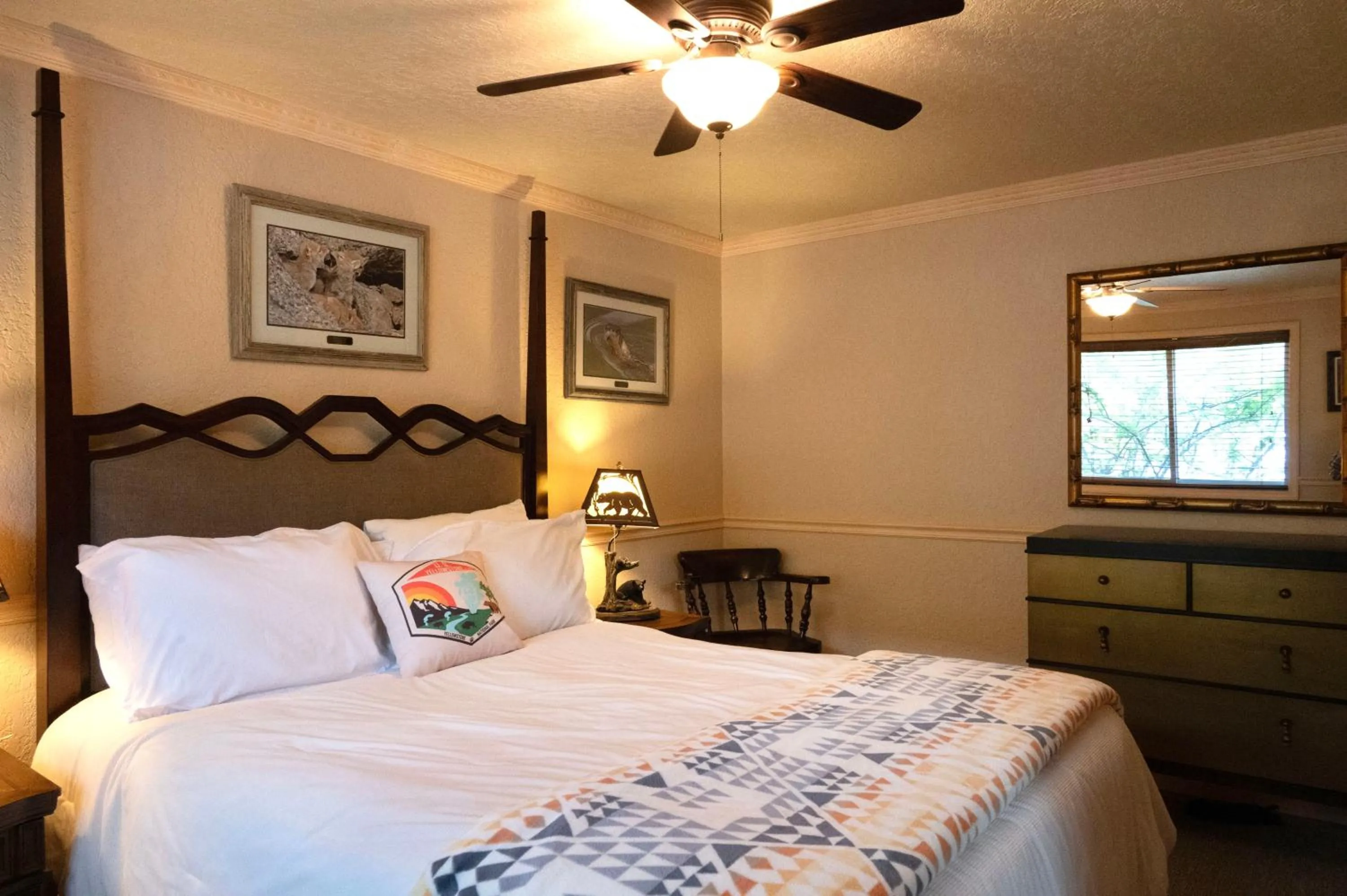 Bed in Yellowstone Gateway Inn