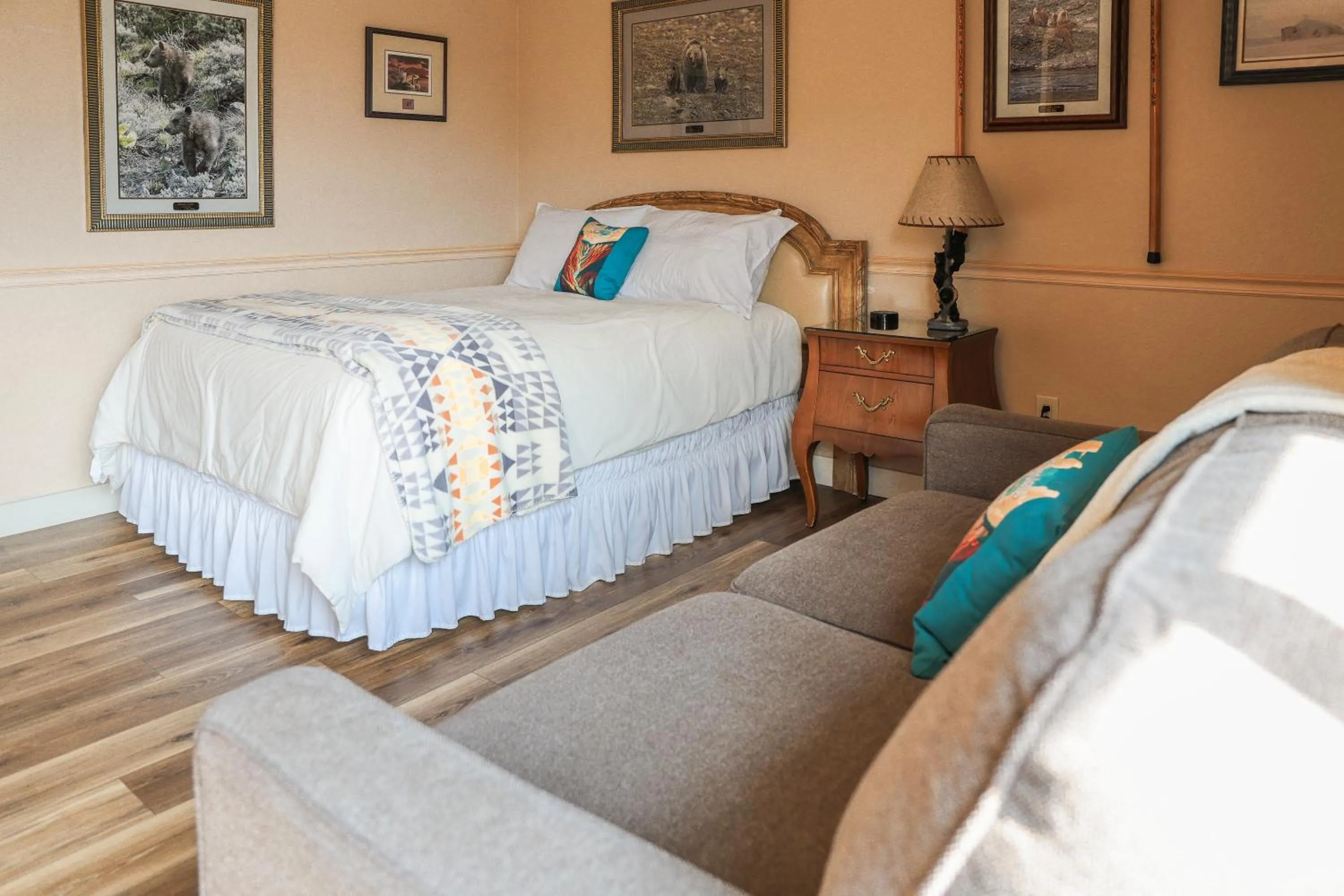 Bed in Yellowstone Gateway Inn