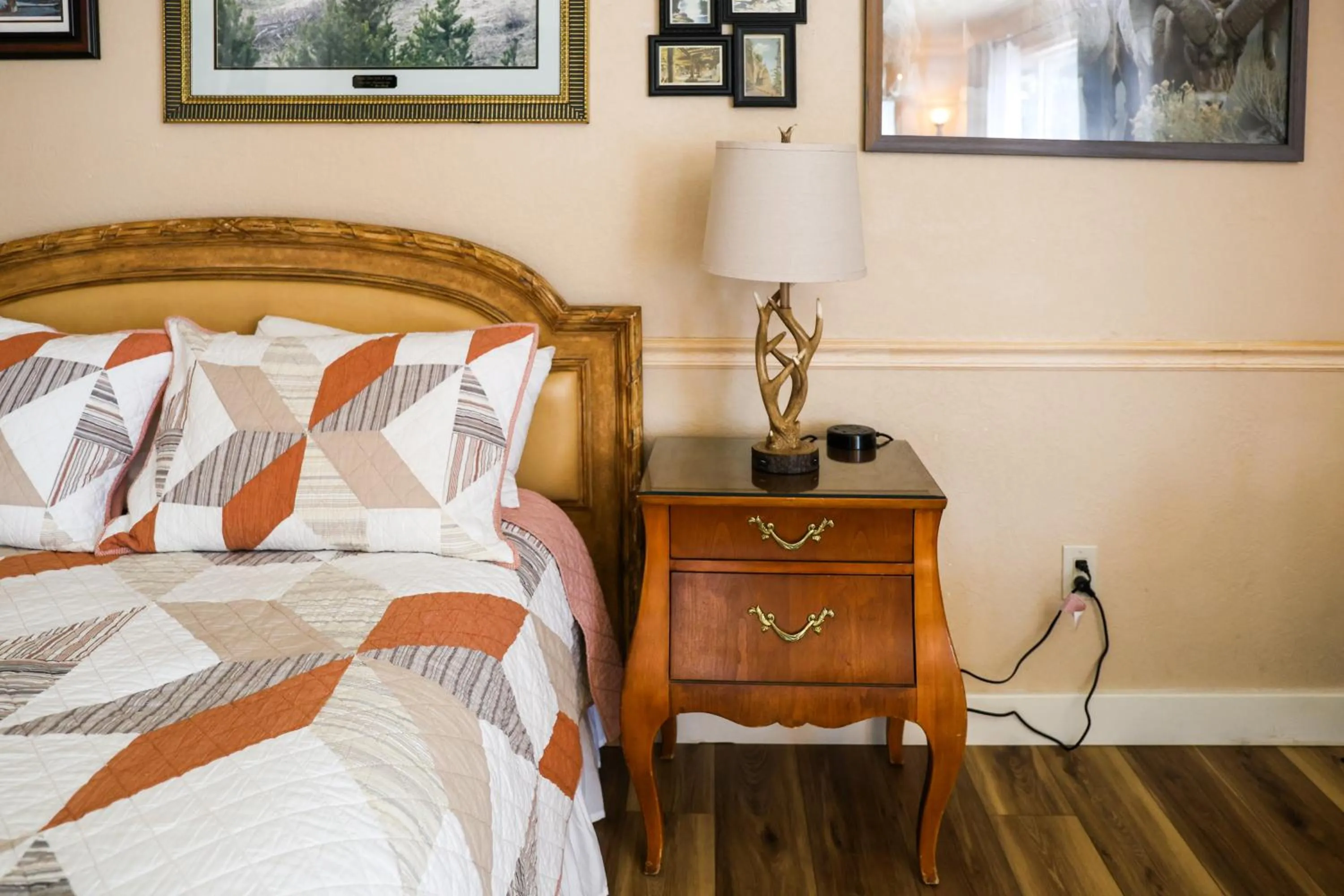 Bed in Yellowstone Gateway Inn