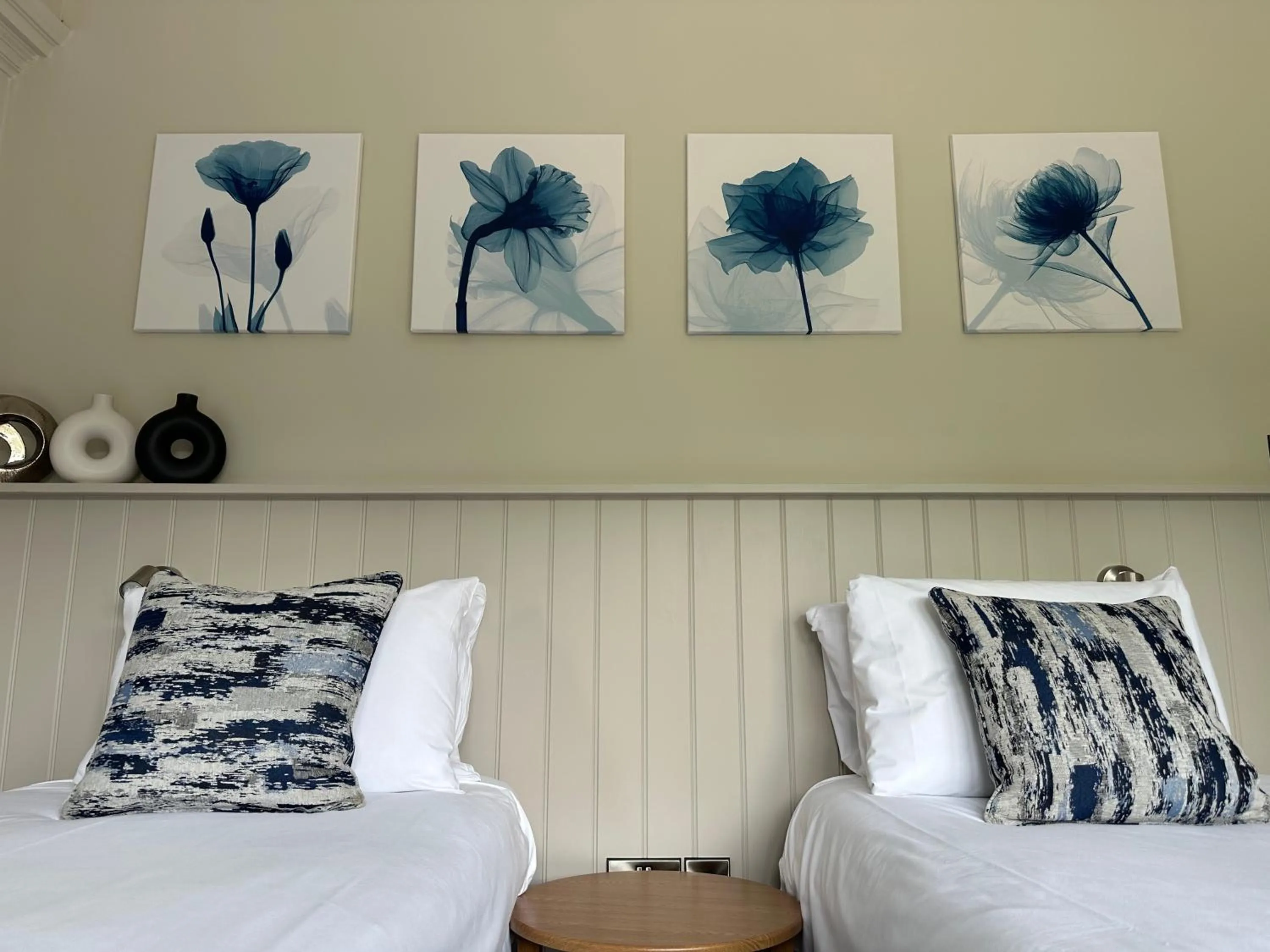 Decorative detail, Bed in Kings Head Coltishall