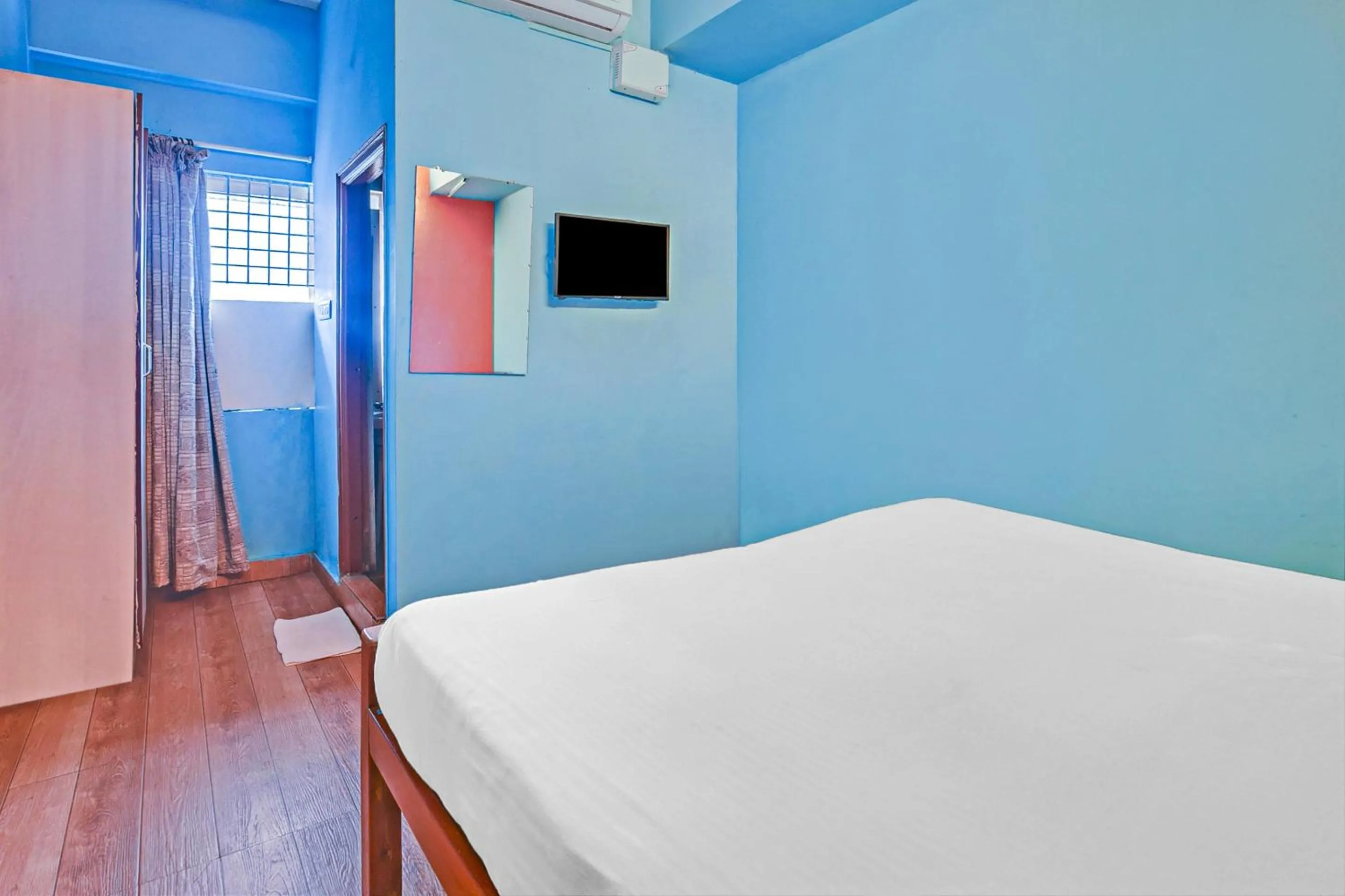 Bedroom, Bed in Hotel O Sri Sai Guru Comforts