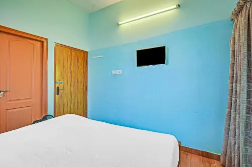 Facade/entrance, Bed in Hotel O Sri Sai Guru Comforts