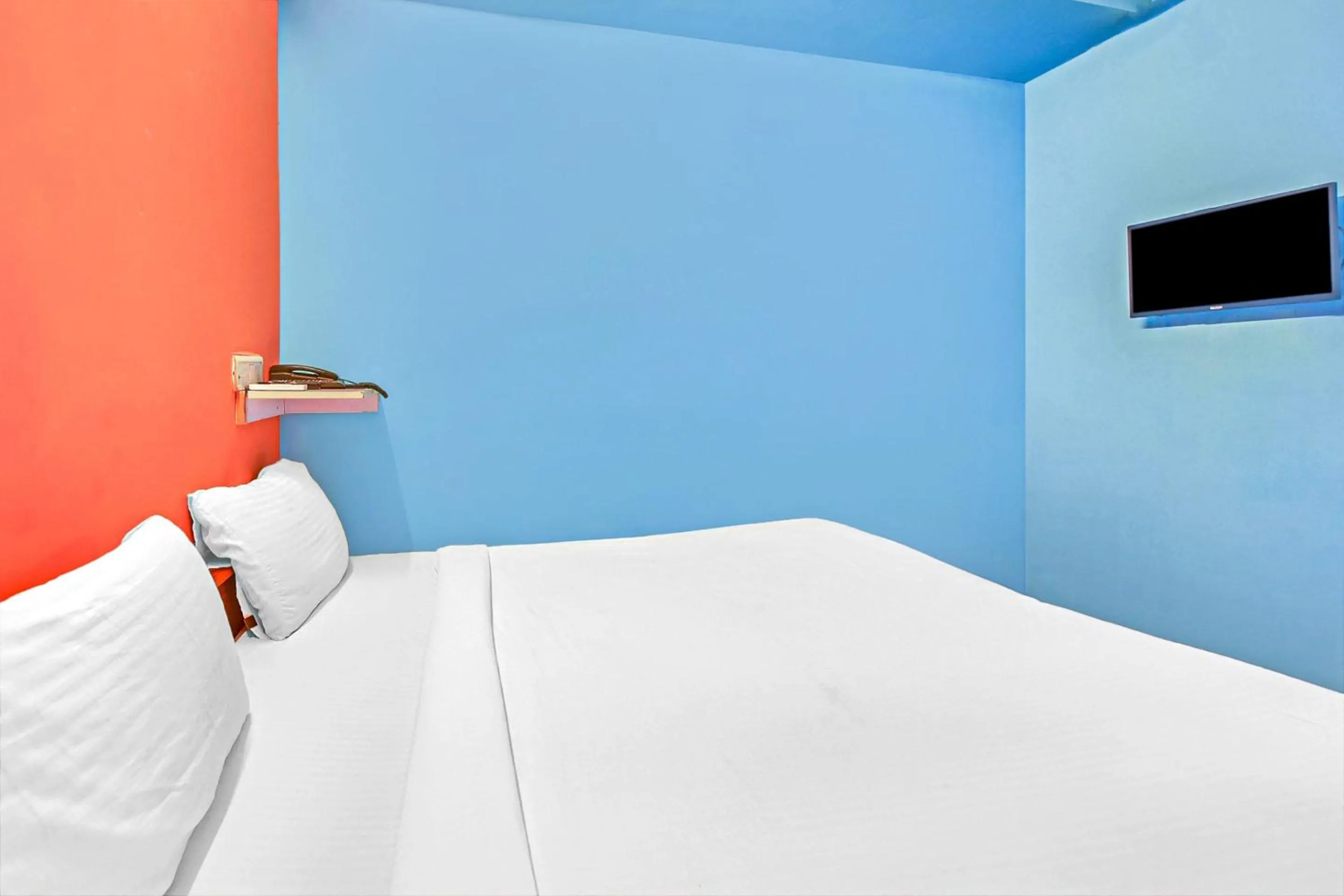 Bedroom, Bed in Hotel O Sri Sai Guru Comforts