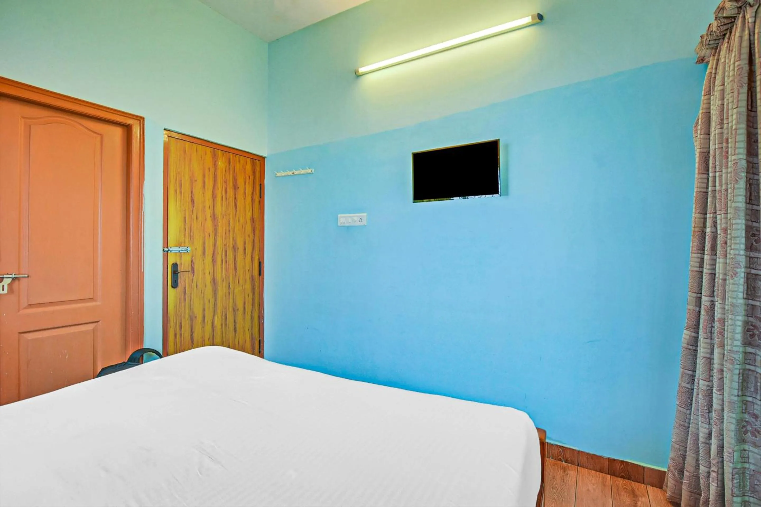 Facade/entrance, Bed in Hotel O Sri Sai Guru Comforts