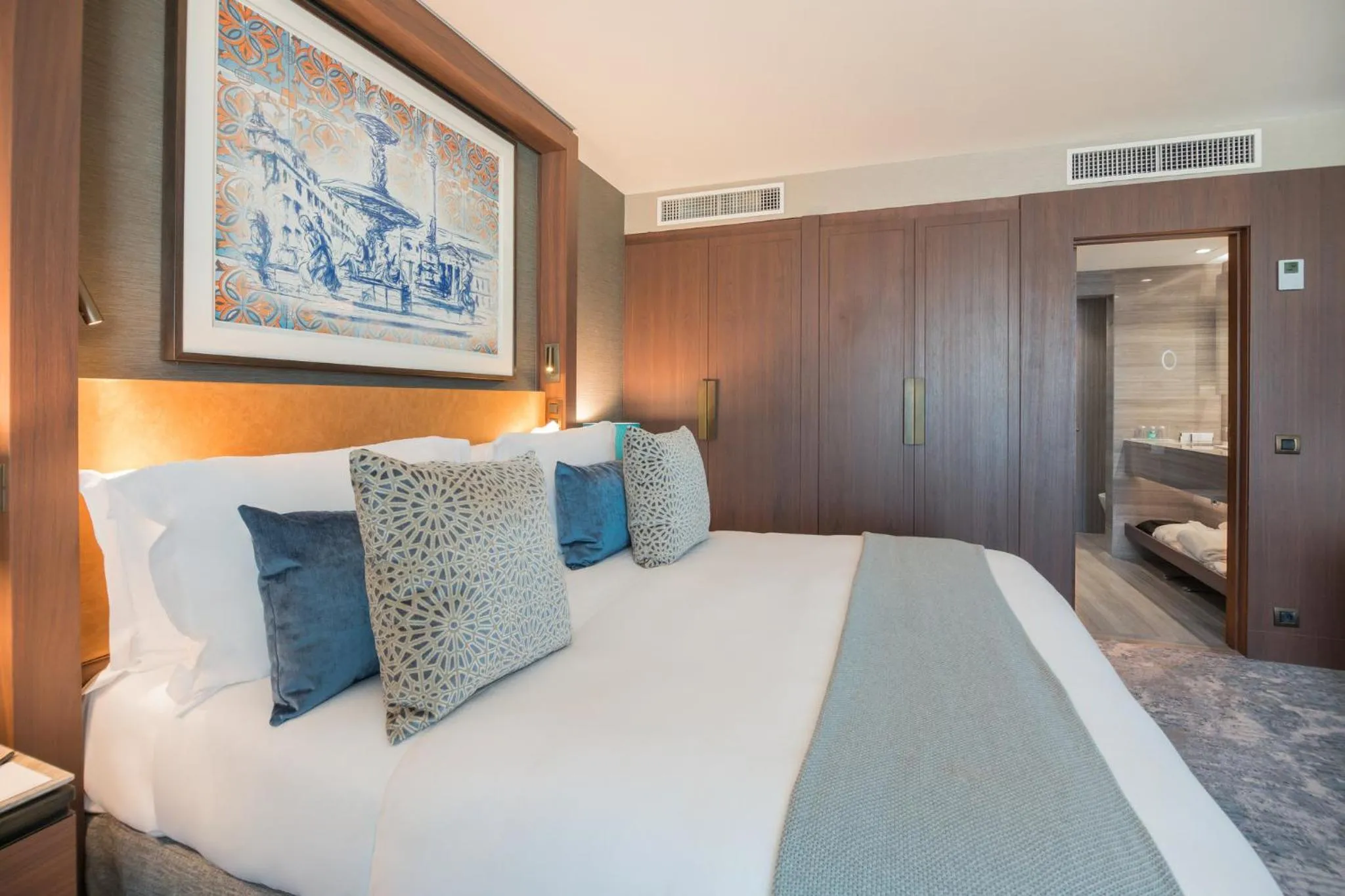 Photo of the whole room, Bed in InterContinental Lisbon by IHG