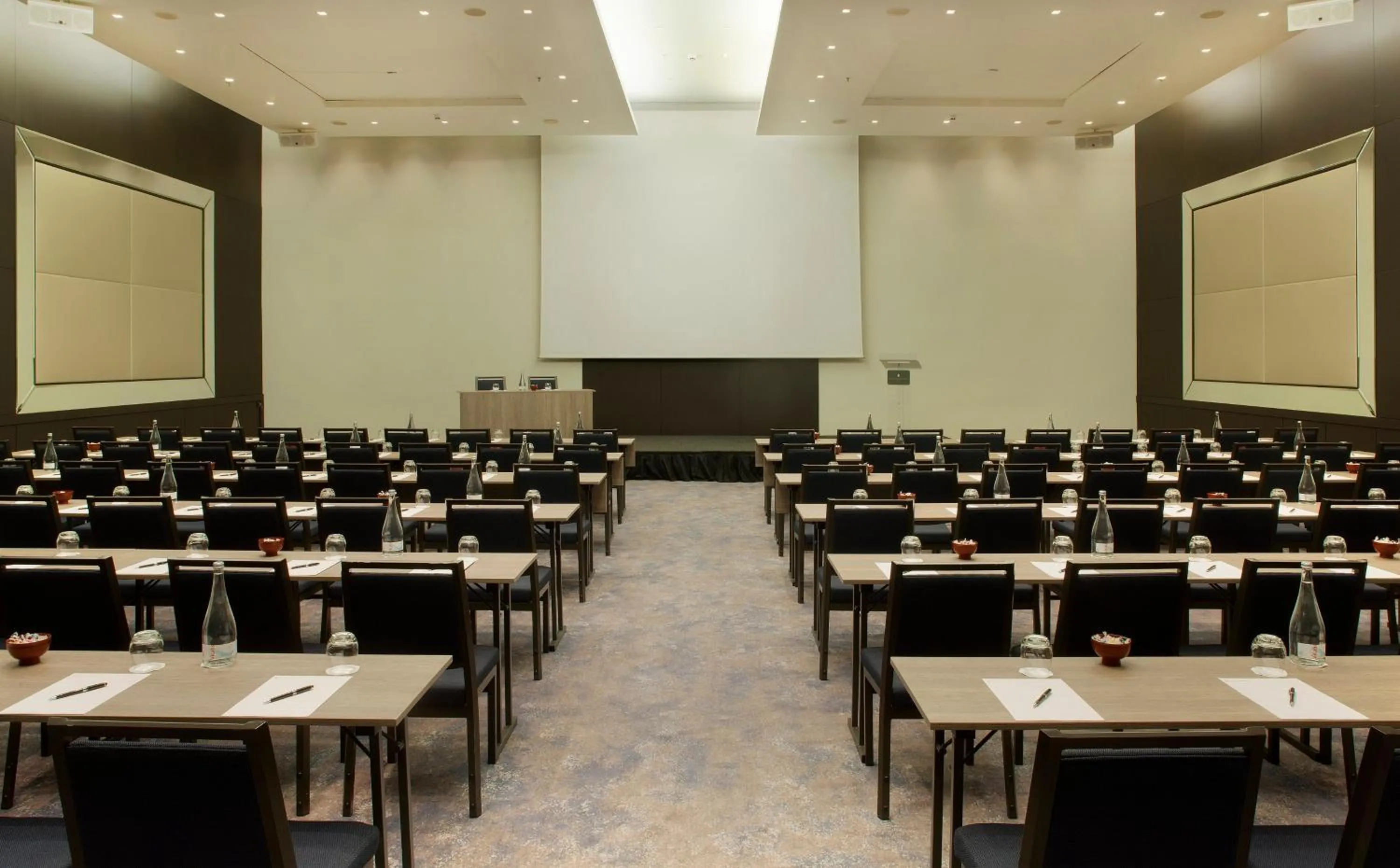 Meeting/conference room in InterContinental Lisbon by IHG