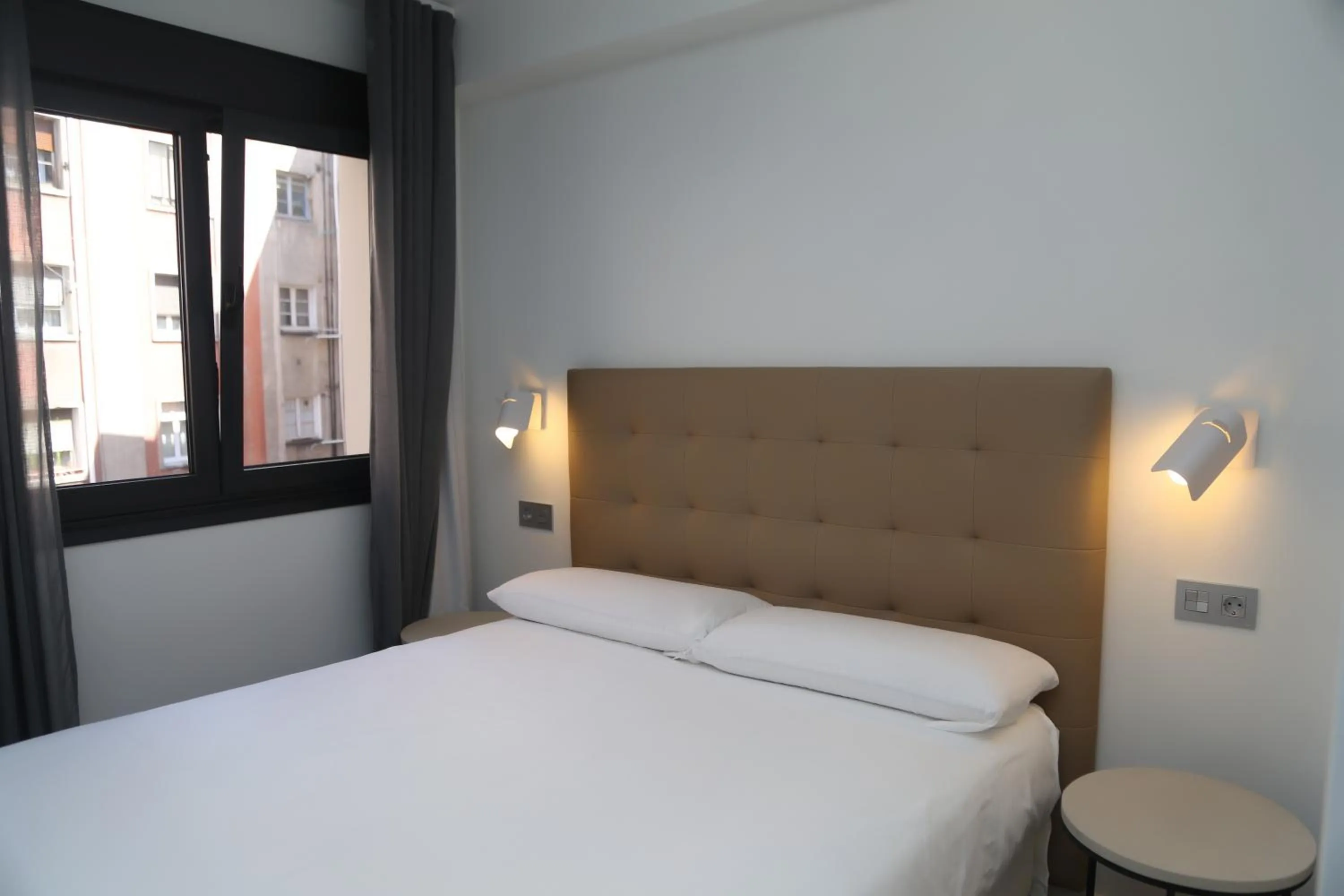 Bedroom, Bed in Viviendas Oviedo Catedral