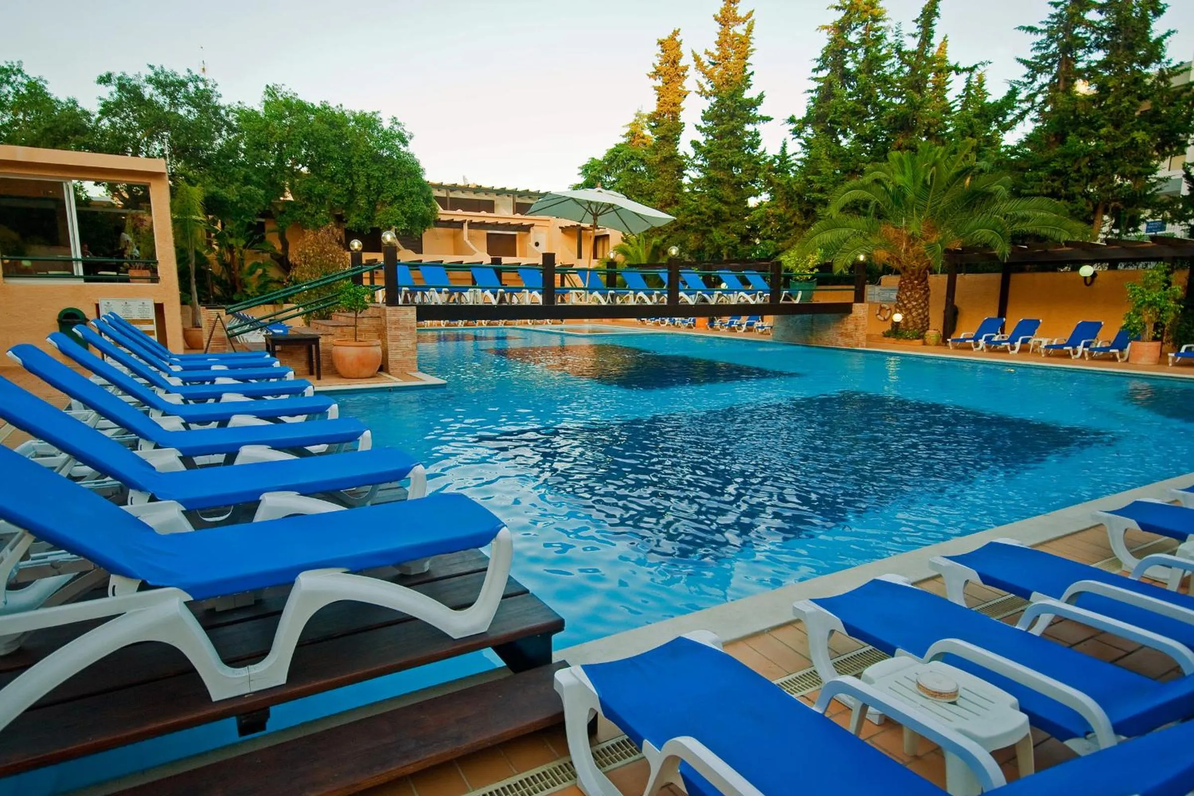 Swimming pool in Hotel Balaia Mar
