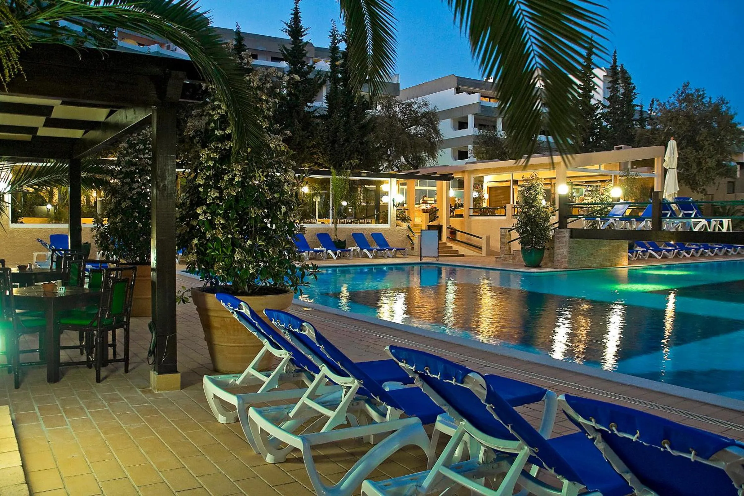 Swimming pool in Hotel Balaia Mar