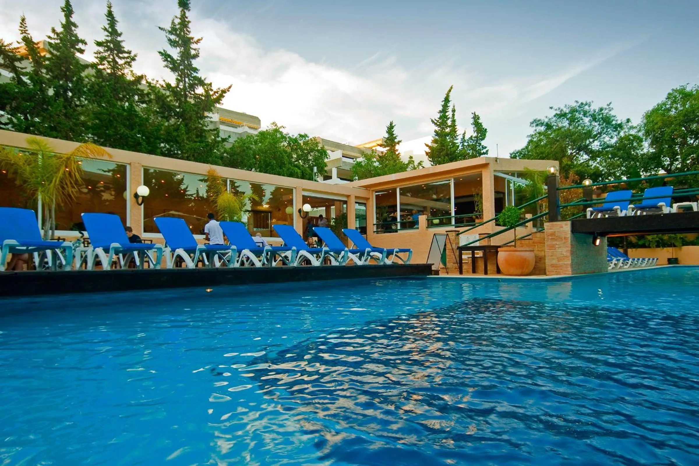 Swimming pool in Hotel Balaia Mar