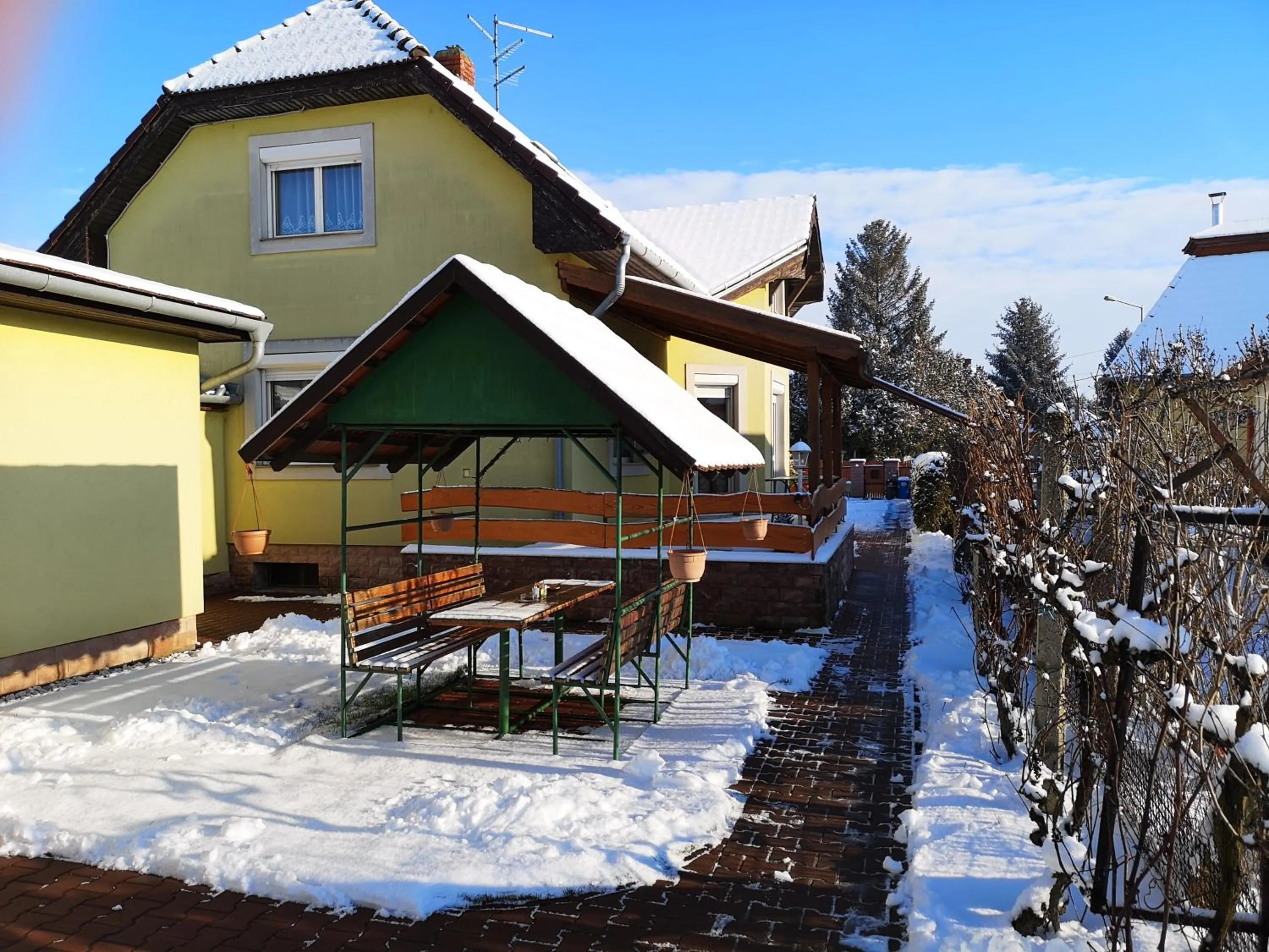 Property building in Apartman Kaszás Garden
