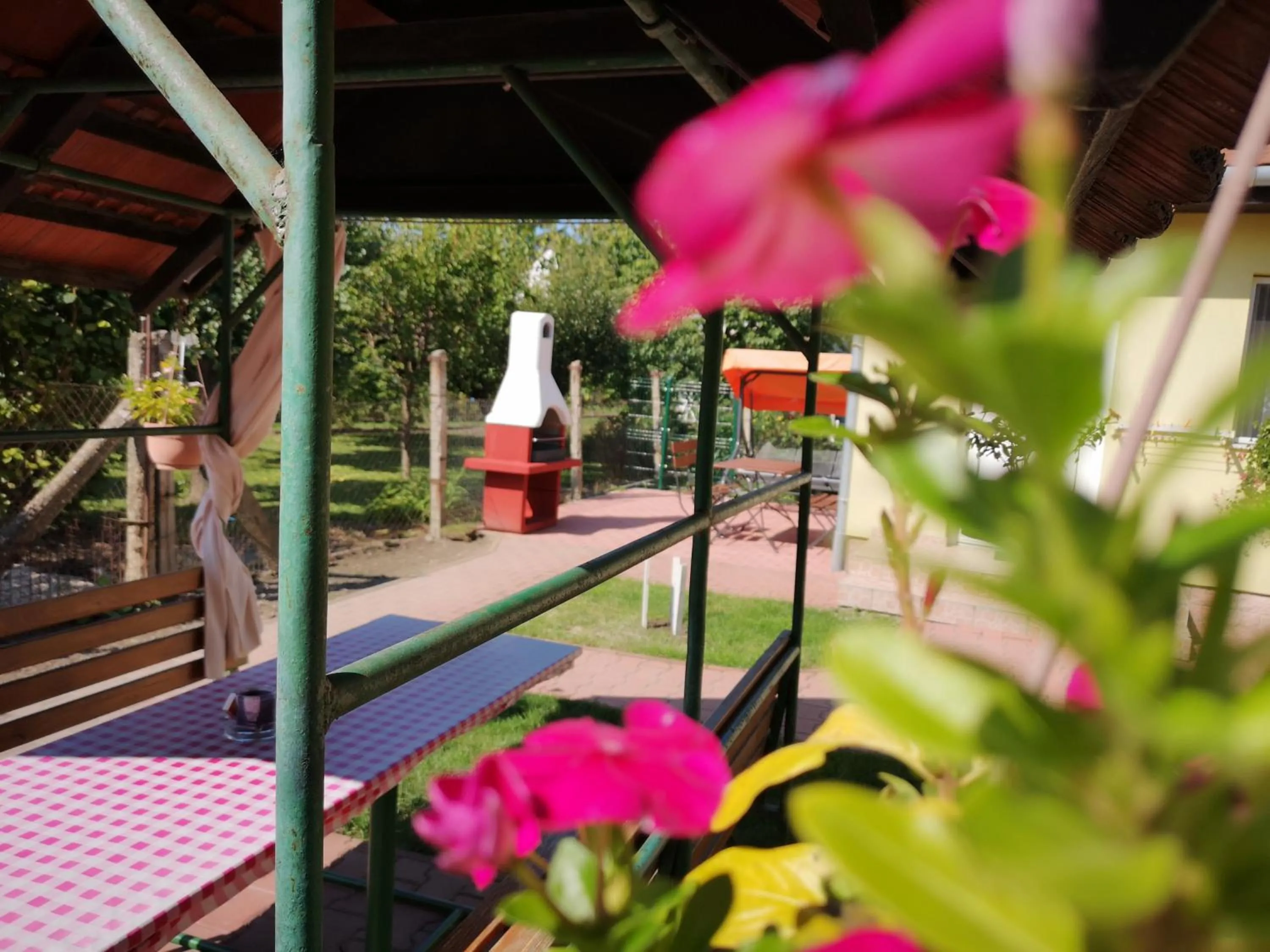 BBQ facilities in Apartman Kaszás Garden