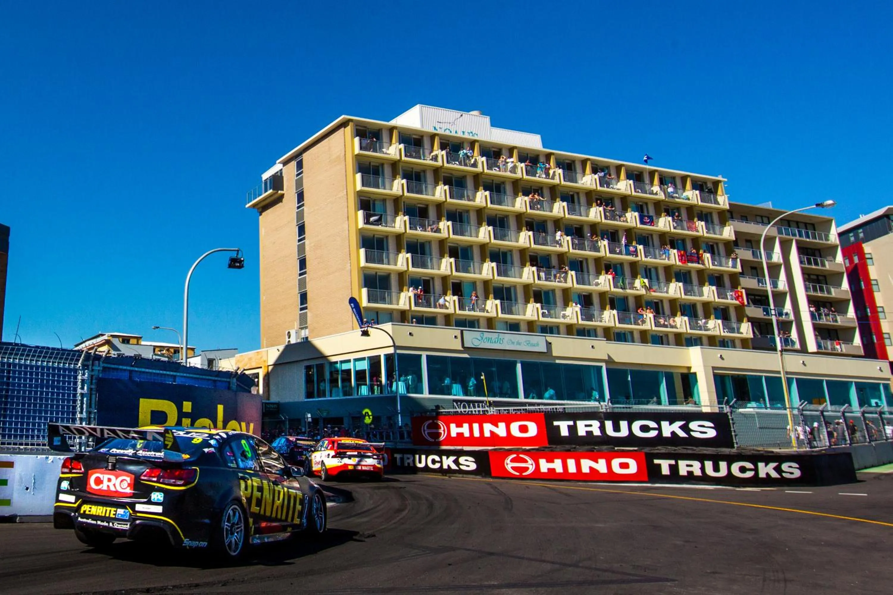 Facade/entrance in Noah's On the Beach