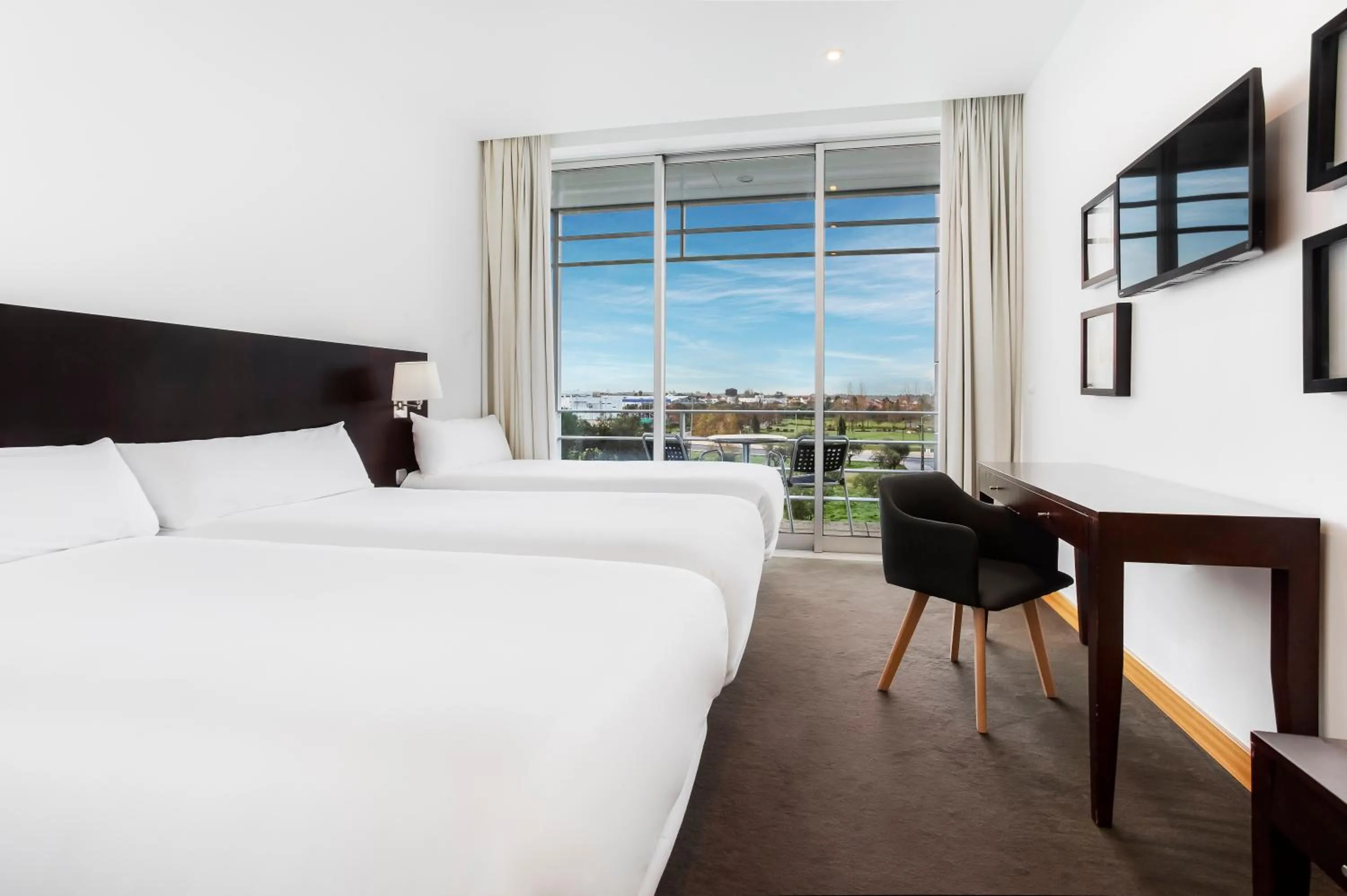 Bed in B&B HOTEL Cantanhede Coimbra