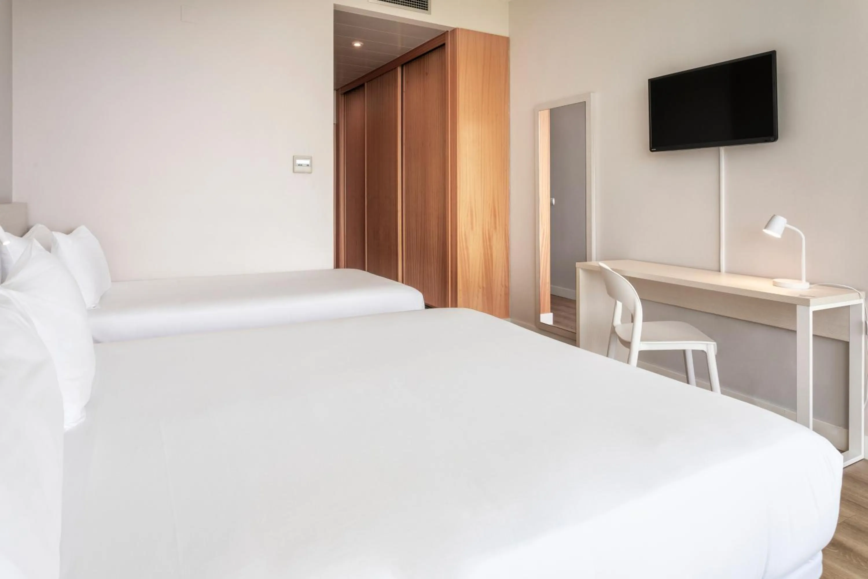 TV and multimedia, Bed in B&B HOTEL Cantanhede Coimbra