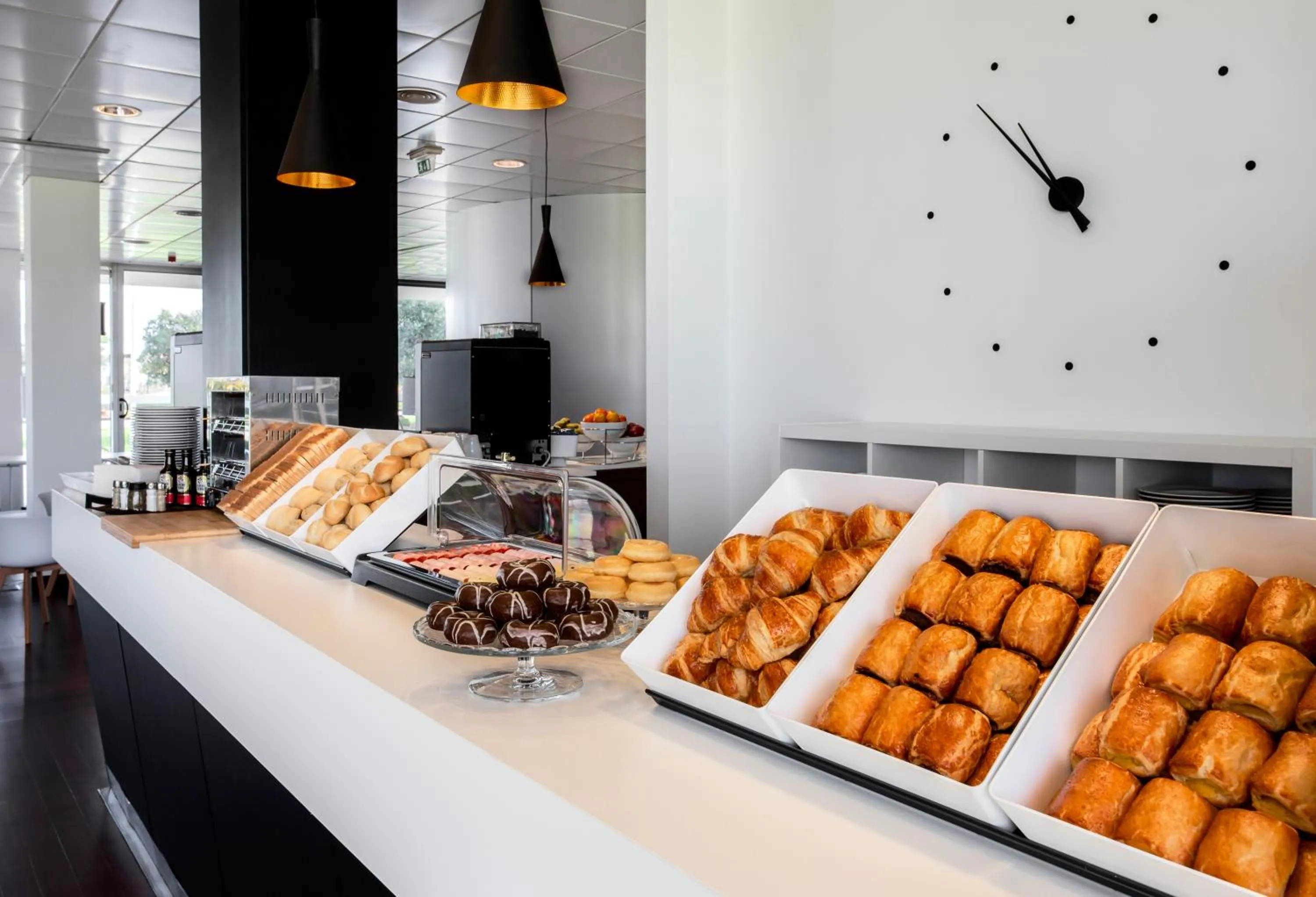 Buffet breakfast in B&B HOTEL Cantanhede Coimbra