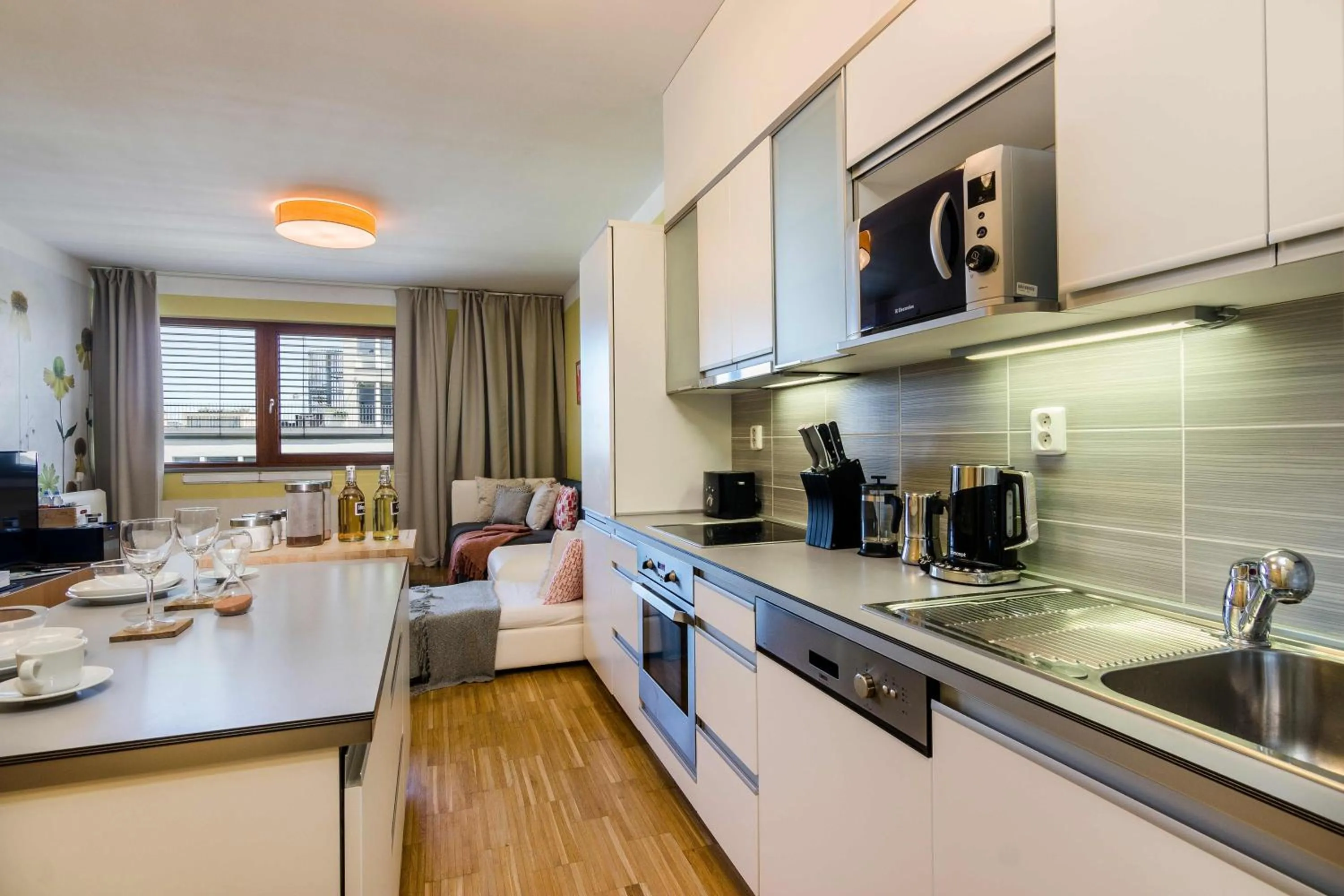 Luxury Center APT Garage Parking by Michal&Friends