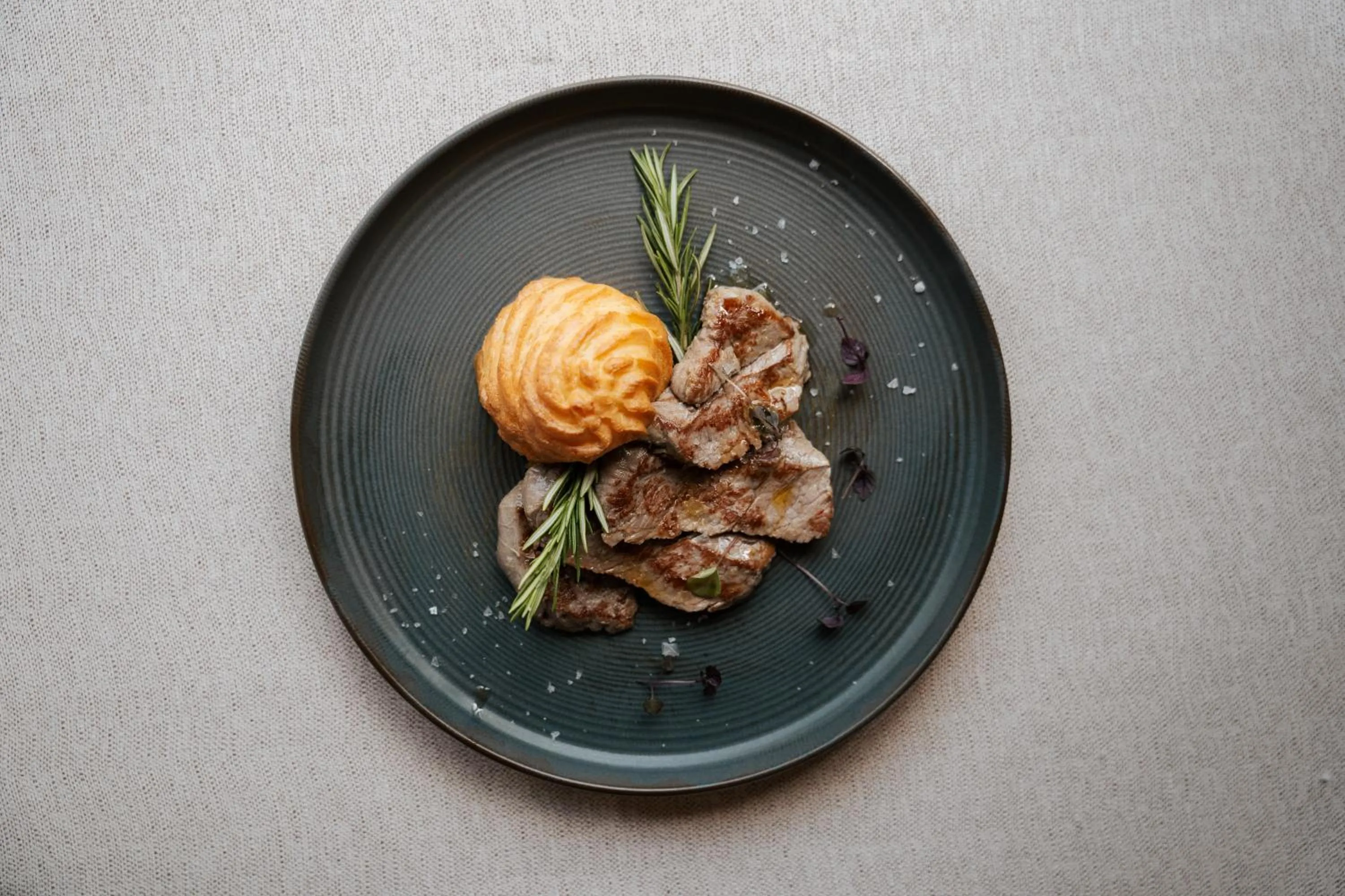 Restaurant/places to eat in Hotel Marmolada