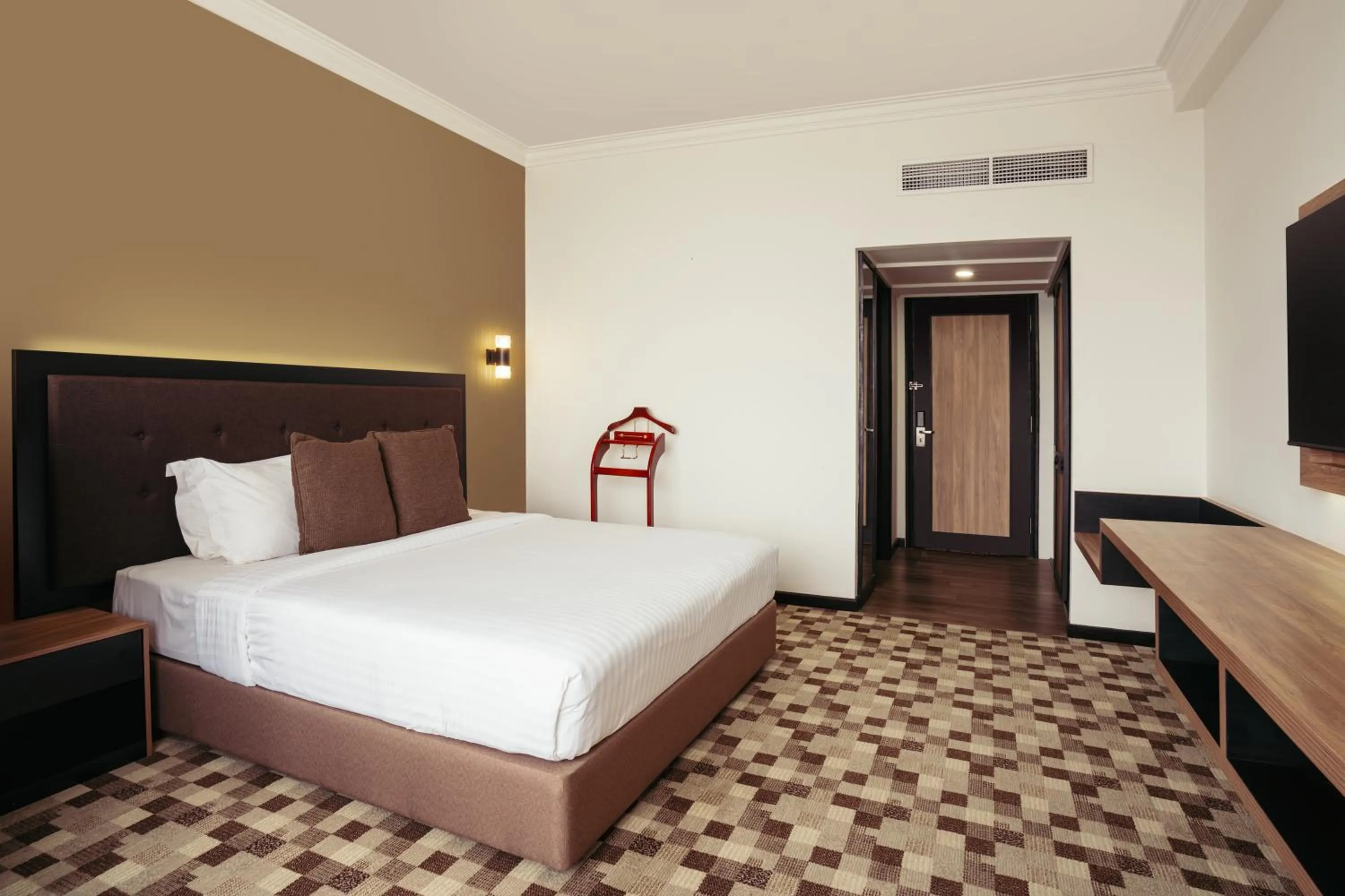 Bedroom, Bed in Impiana Hotel Ipoh